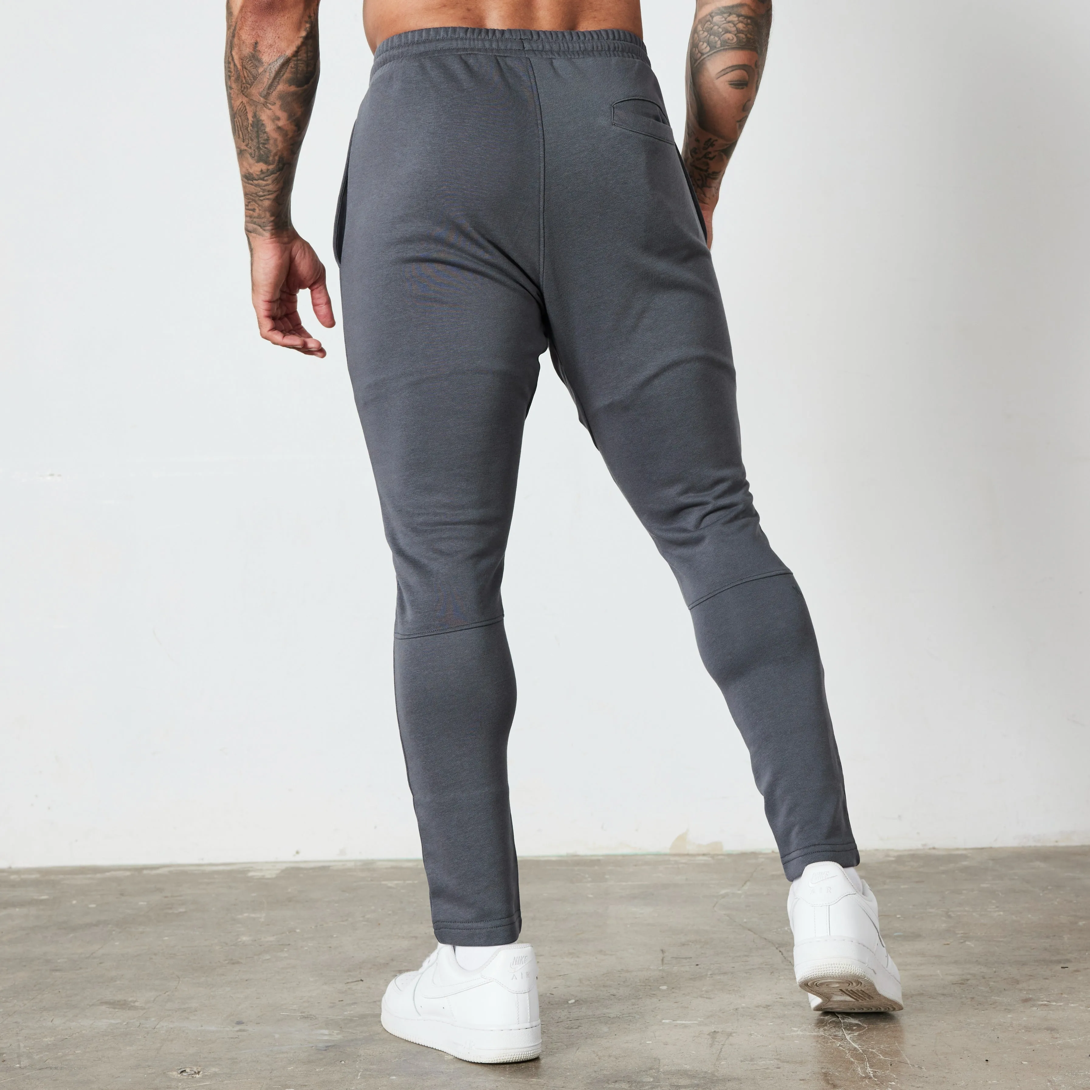 SeamlessPocketDesign WrinkleResistantMaterial Vanquish Essential Denim Blue Tapered Fit Sweatpants