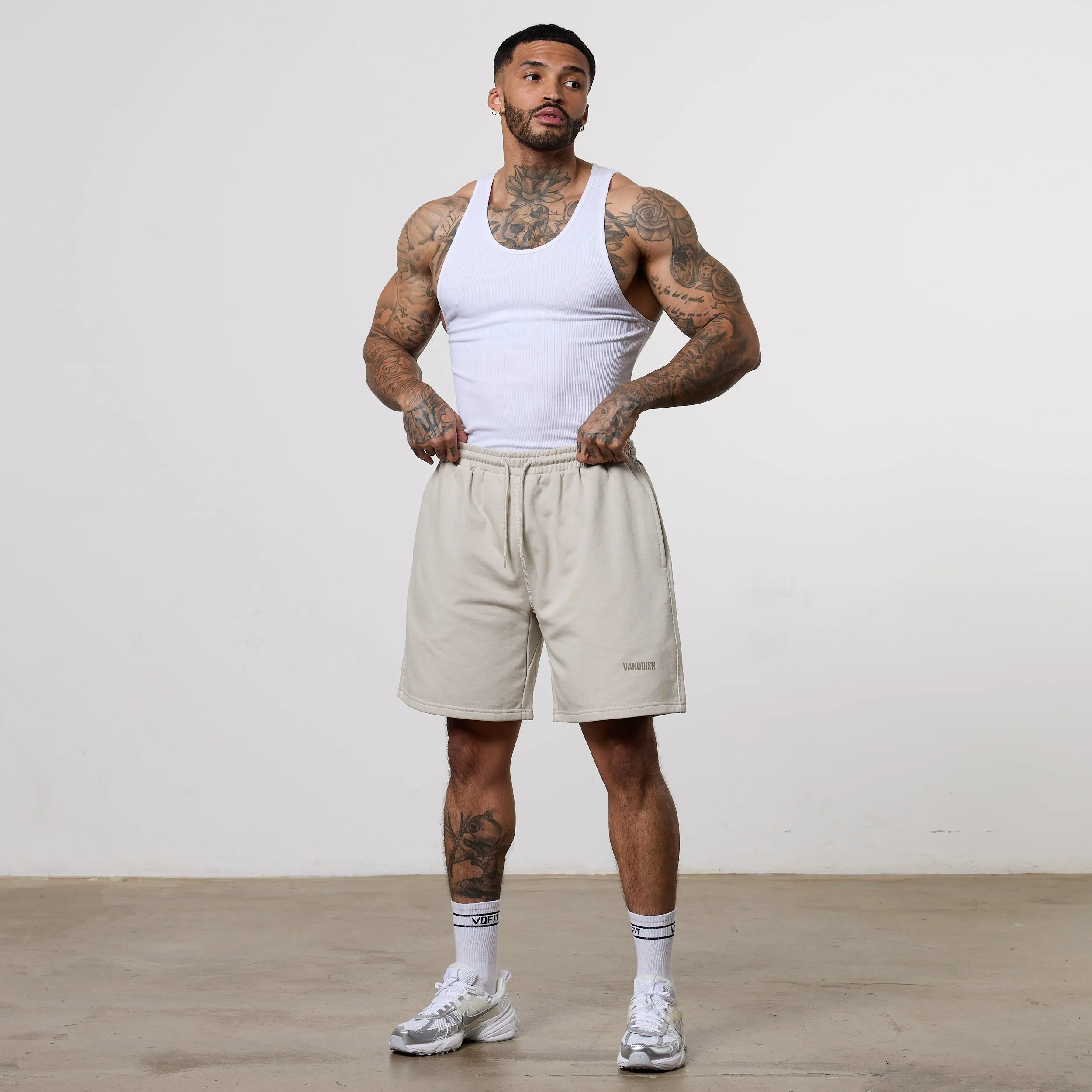 Sporty Design Vanquish Essential Stone Oversized Heavyweight Shorts