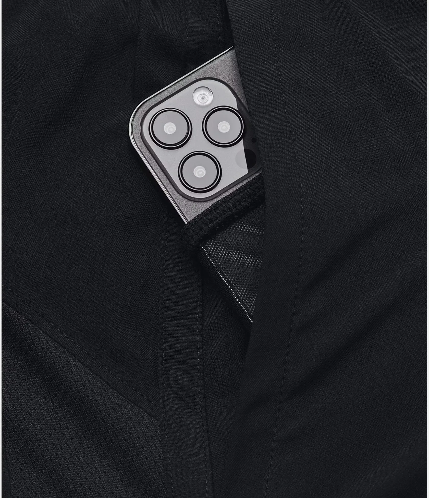Under Armour Launch 7 Inch Mens Running Shorts - Black Thermal Regulating Fabric Designer Style