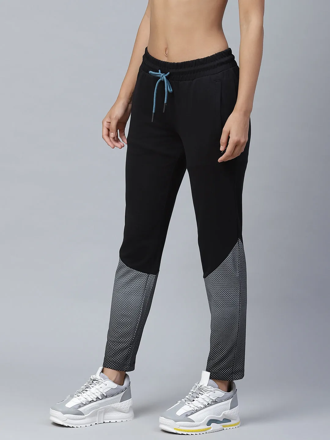 FrictionResistantEdging Alcis Women Black Grey Geometric Print Slim Fit Track Pants