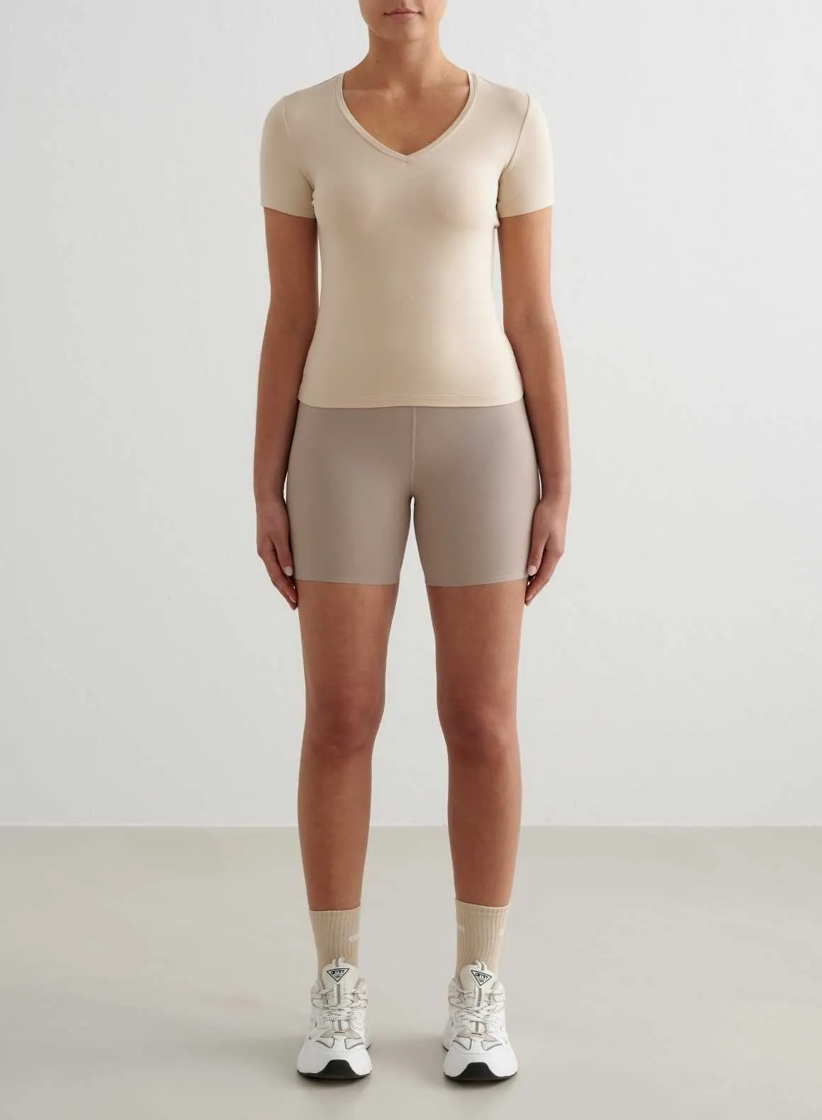 Caf?? Au Lait Soft Basic V-Neck Short Sleeve Brushed Interior Lining Leather combination