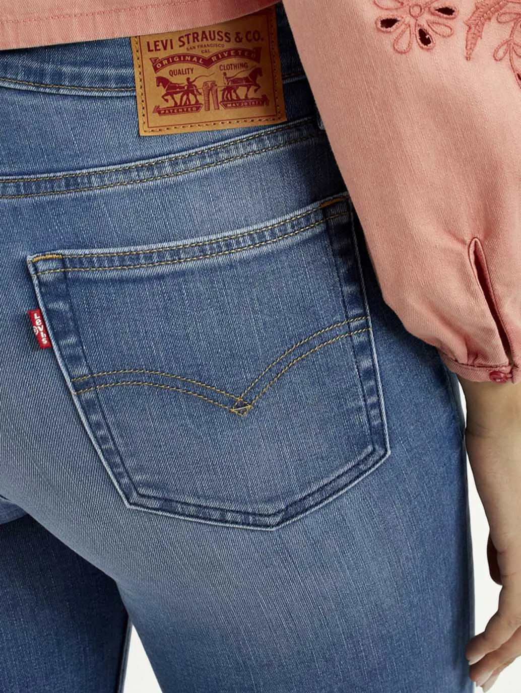 Women's 725 Med Indigo Flared Fit High Rise Jeans Weekend Wear Grab And Go