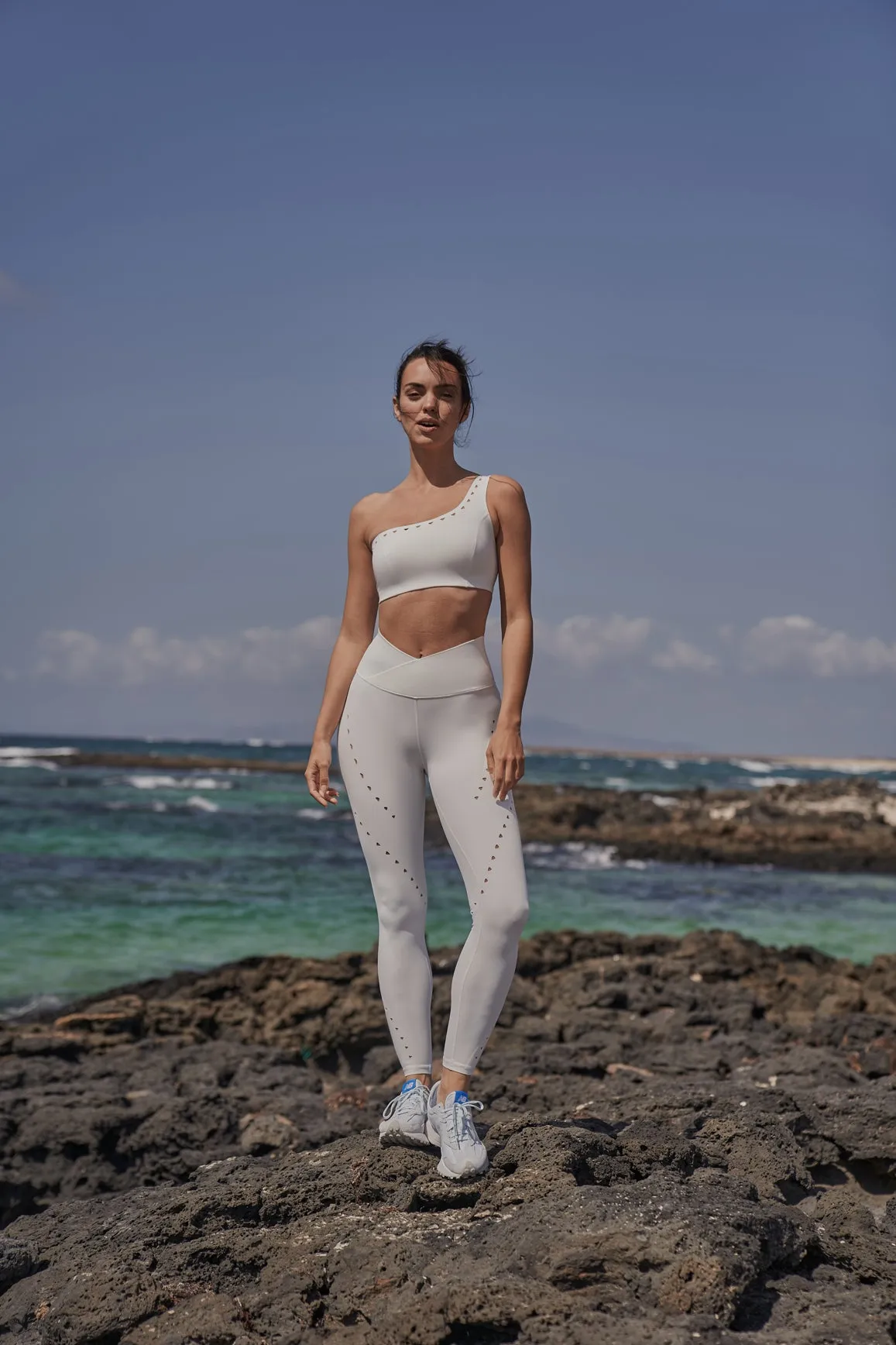 easy move Travel Outfit Beginner Level V-waist Laser Cut Sports Legging