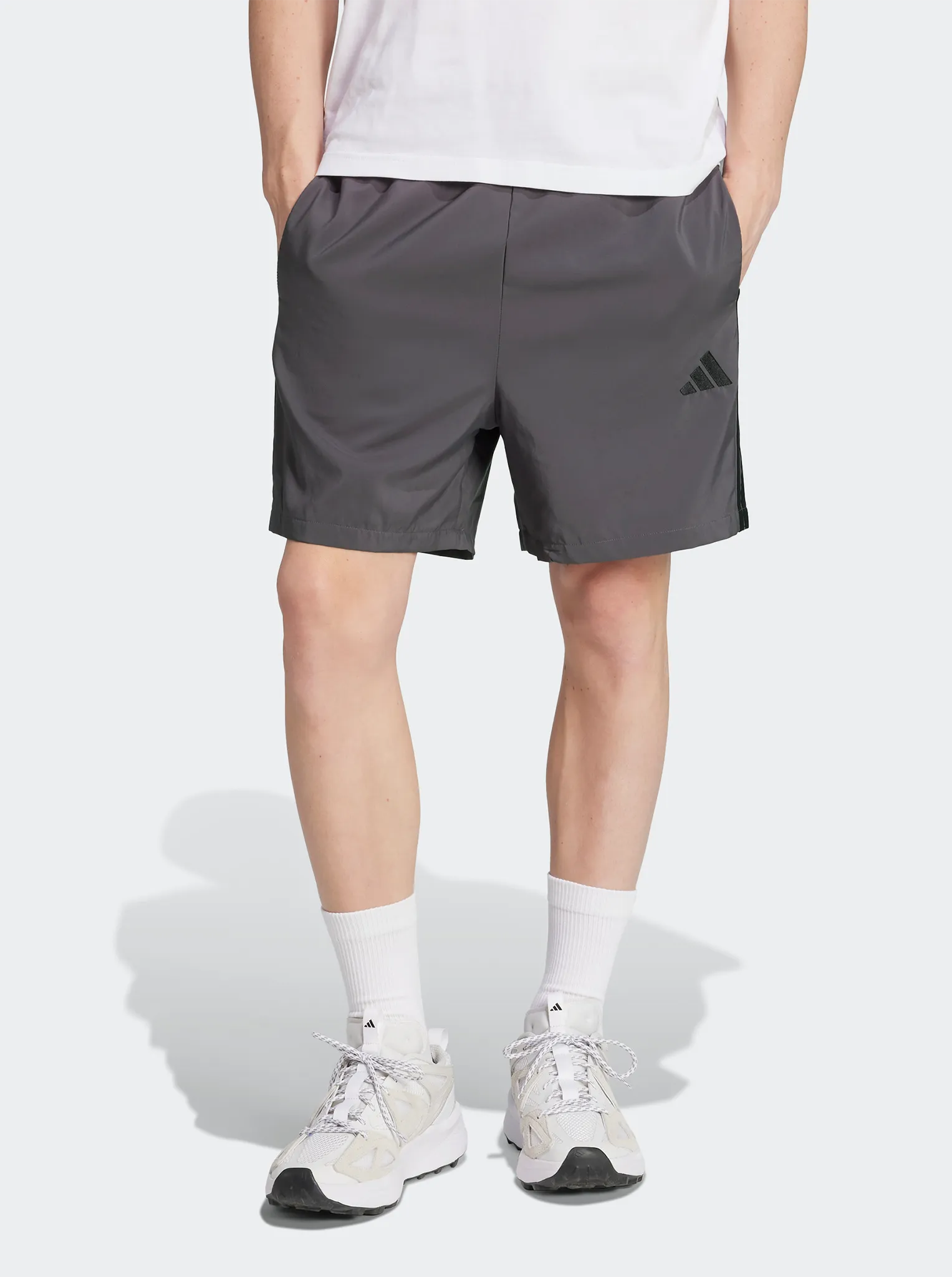 3-Stripes Chelsea Short Stretchy Hemline