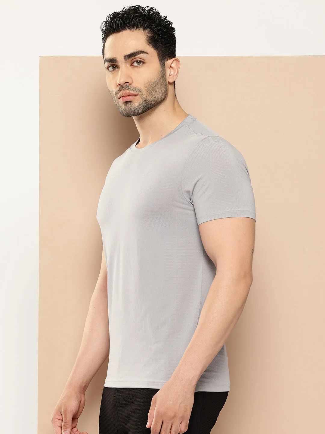 Quiet Core Seamless construction IMPACT MESH TEE
