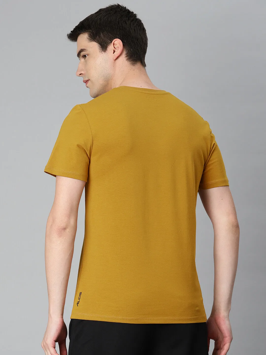 Alcis Men Mustrad Yellow Solid Sports T-shirt Mom Soft QuickDryingTech