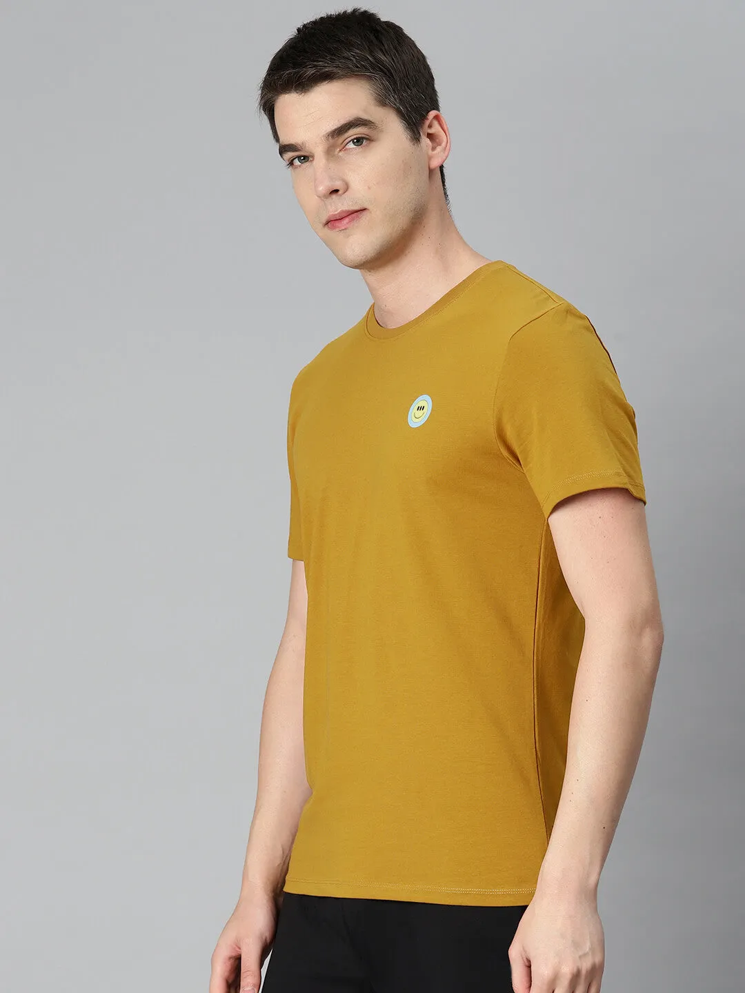 AntimicrobialTreatment Leader Core Alcis Men Mustrad Yellow Solid Sports T-shirt