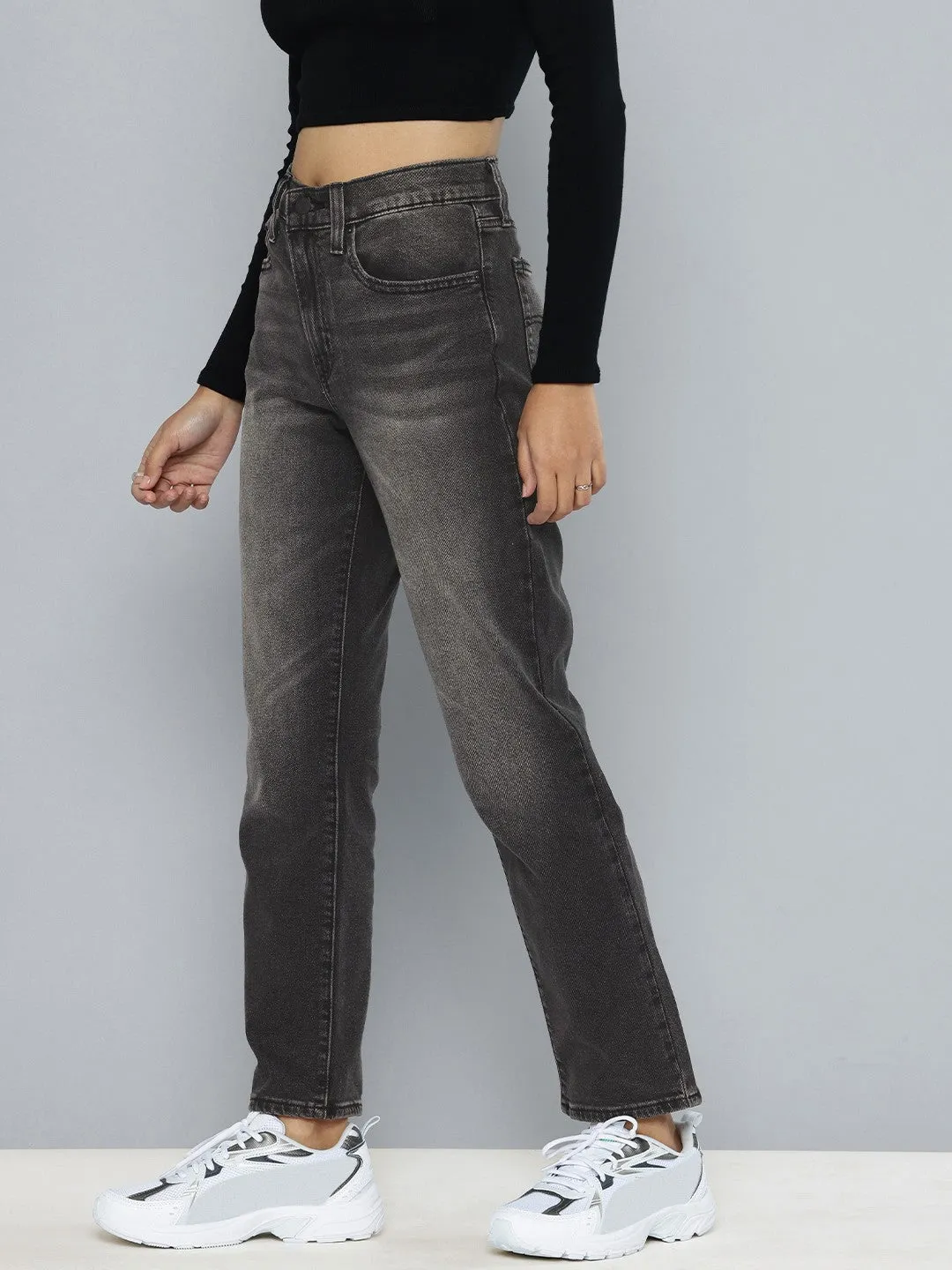 Outfit Mix Clean Shape Women's 724 Black Straight Fit High Rise Jeans