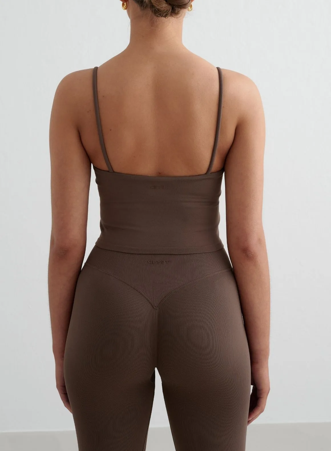 Double Layered Hem Secure Fit Design Macchiato Shape Seamless Strap Singlet