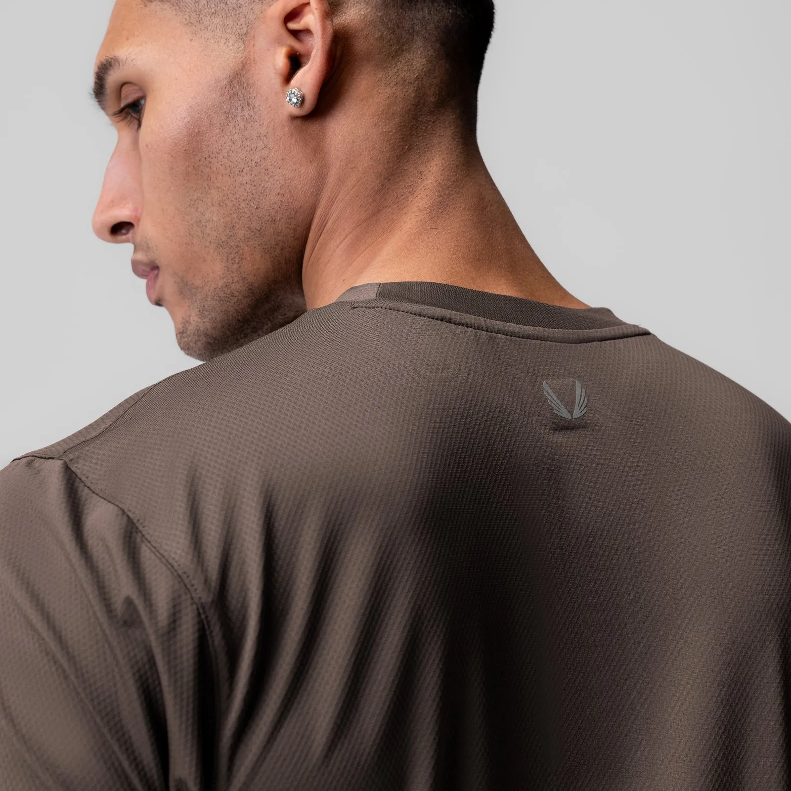 1015. AeroSilver? Essential Tee - Deep Taupe Holiday Trend