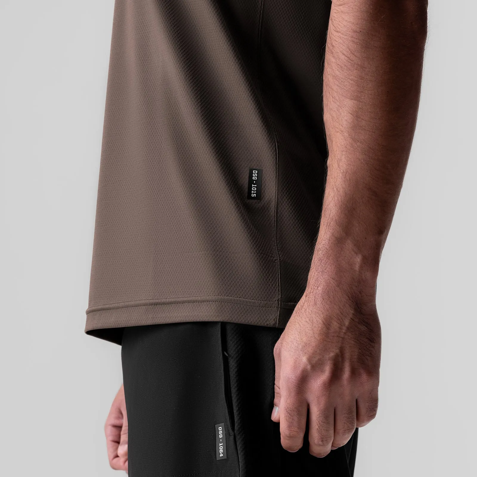 hiking clothes Chic Look 1015. AeroSilver? Essential Tee - Deep Taupe