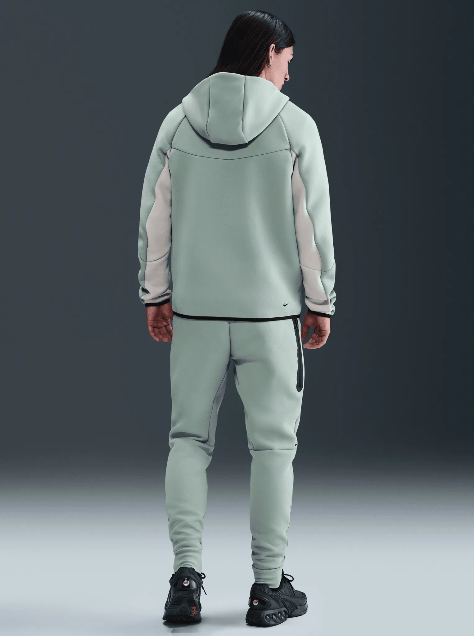 WindResistantMaterial Barrel Waist Tech Fleece Jogger