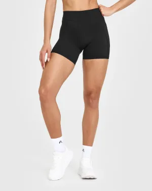 Quick Access Cargo Pockets Stretch Fabric Back pockets Unified High Waisted Pocket Shorts 6" | Black
