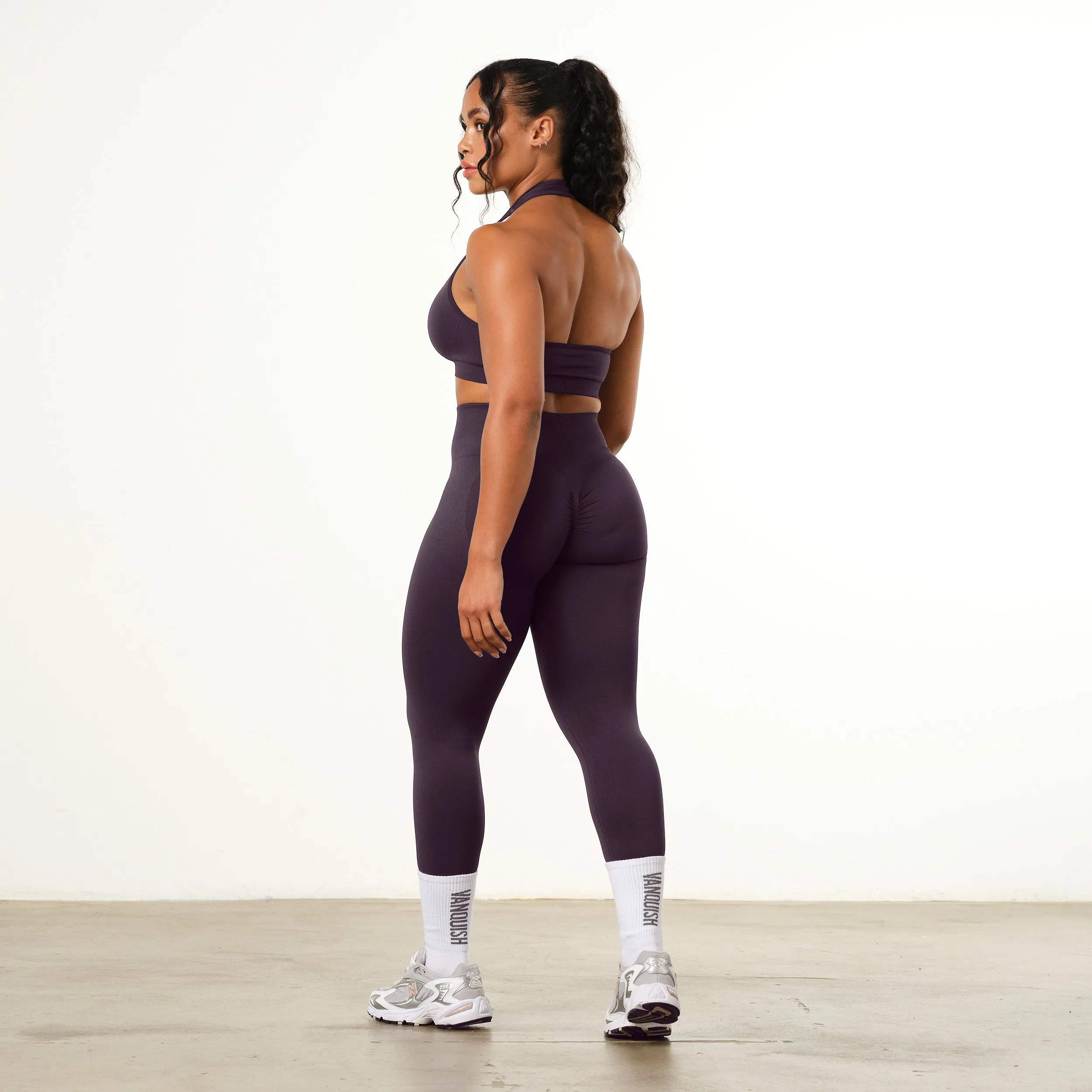 Trendy Vanquish Elevate Seamless Plum Halter Neck Bra
