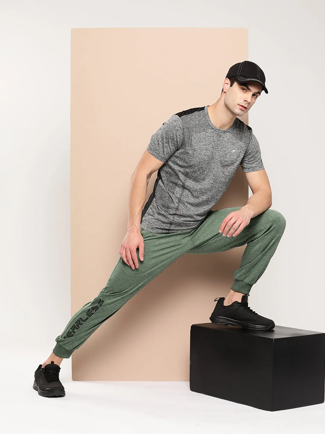 Alcis Men Typography Printed Slim Fit Joggers ThermalRegulation