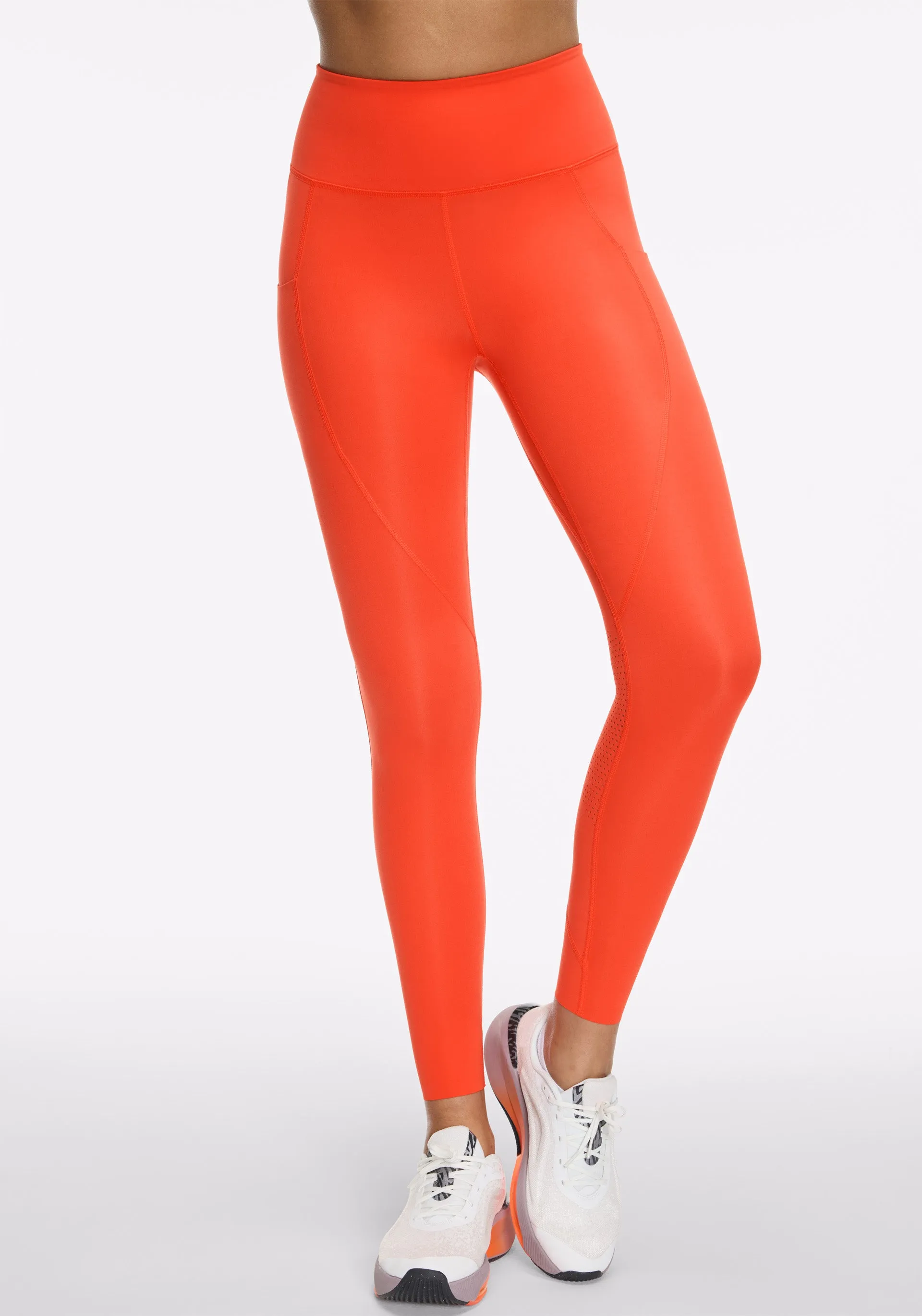 Clean Lines Travel Enthusiast Stretch Fit PaceForm Performance Pocket Tight 25"
