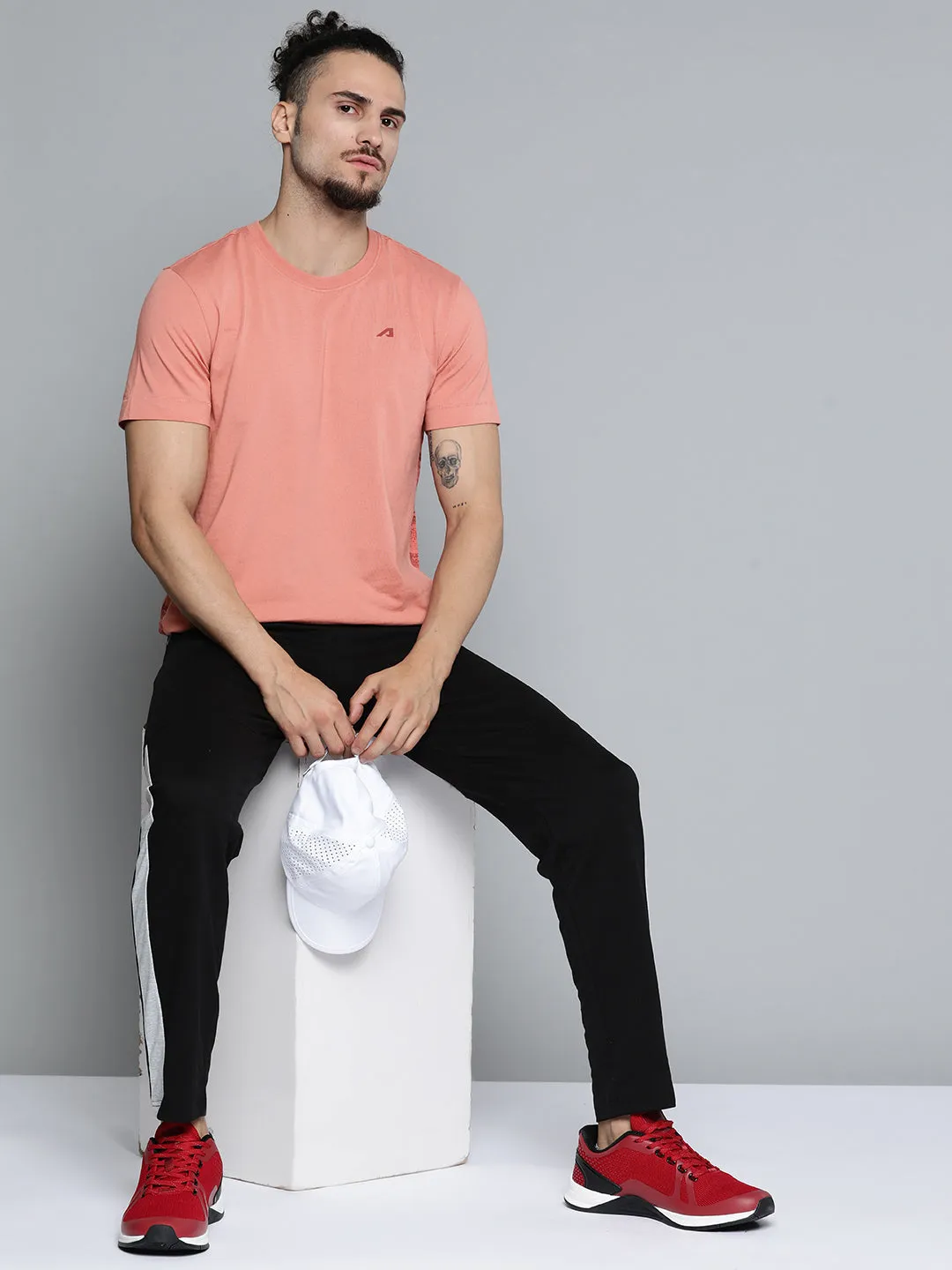Alcis Men Dusty Pink Solid Slim Fit Gym T-shirt Seamless transition
