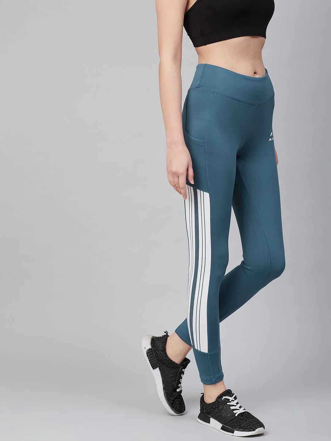 Motion Support Alcis Women Blue Solid Training Tights