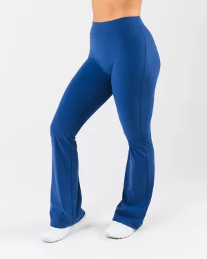 Everyday Core Flared Pant - Reign Shape Retain Outdoor Lover Move Fast