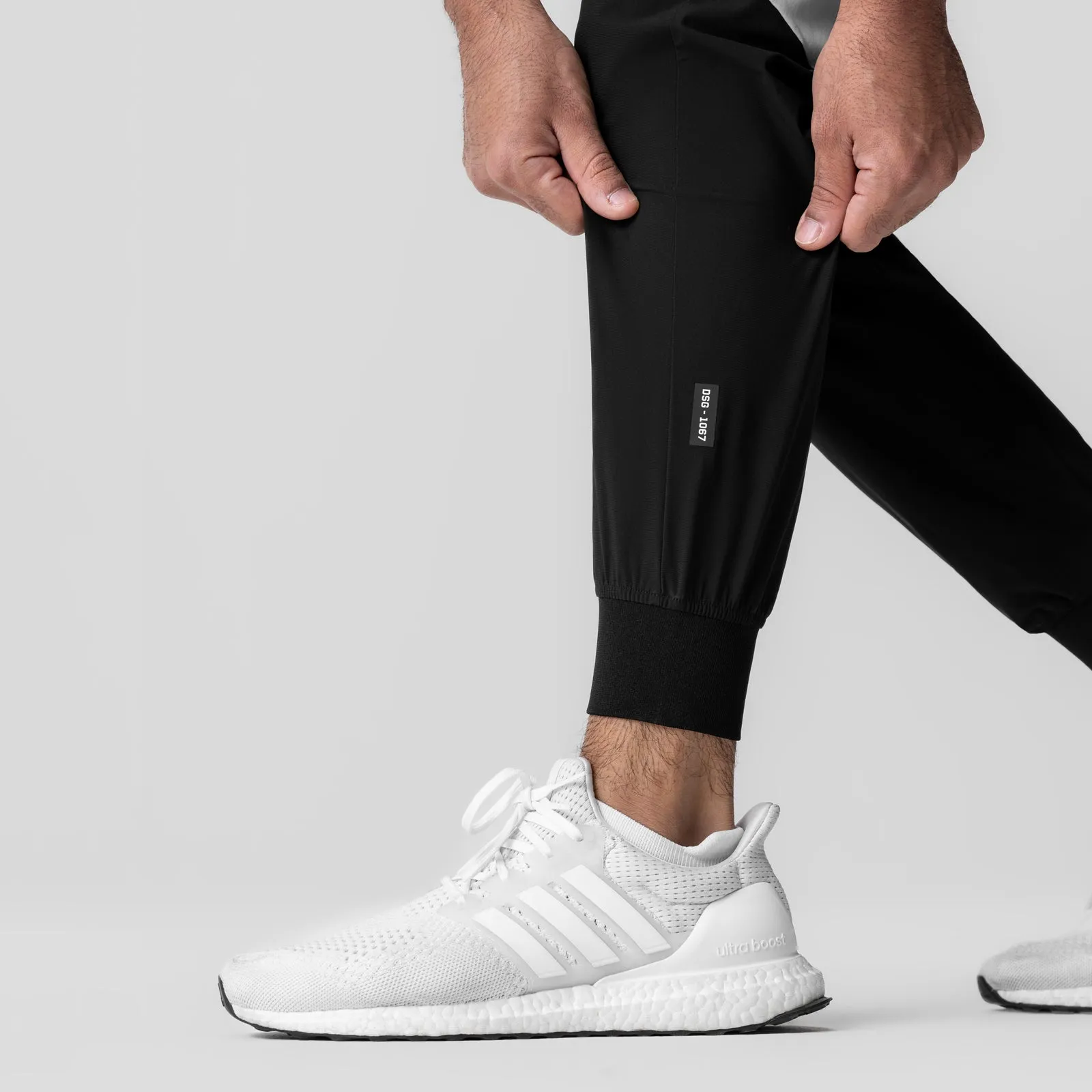 Linen blend UltraSoftLining ASRV x Tonal Tetra-Lite? Cuffed Training Jogger - Black
