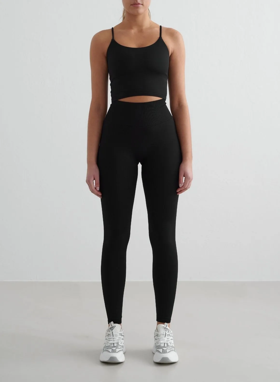 Black Shape Seamless Strap Singlet individual users