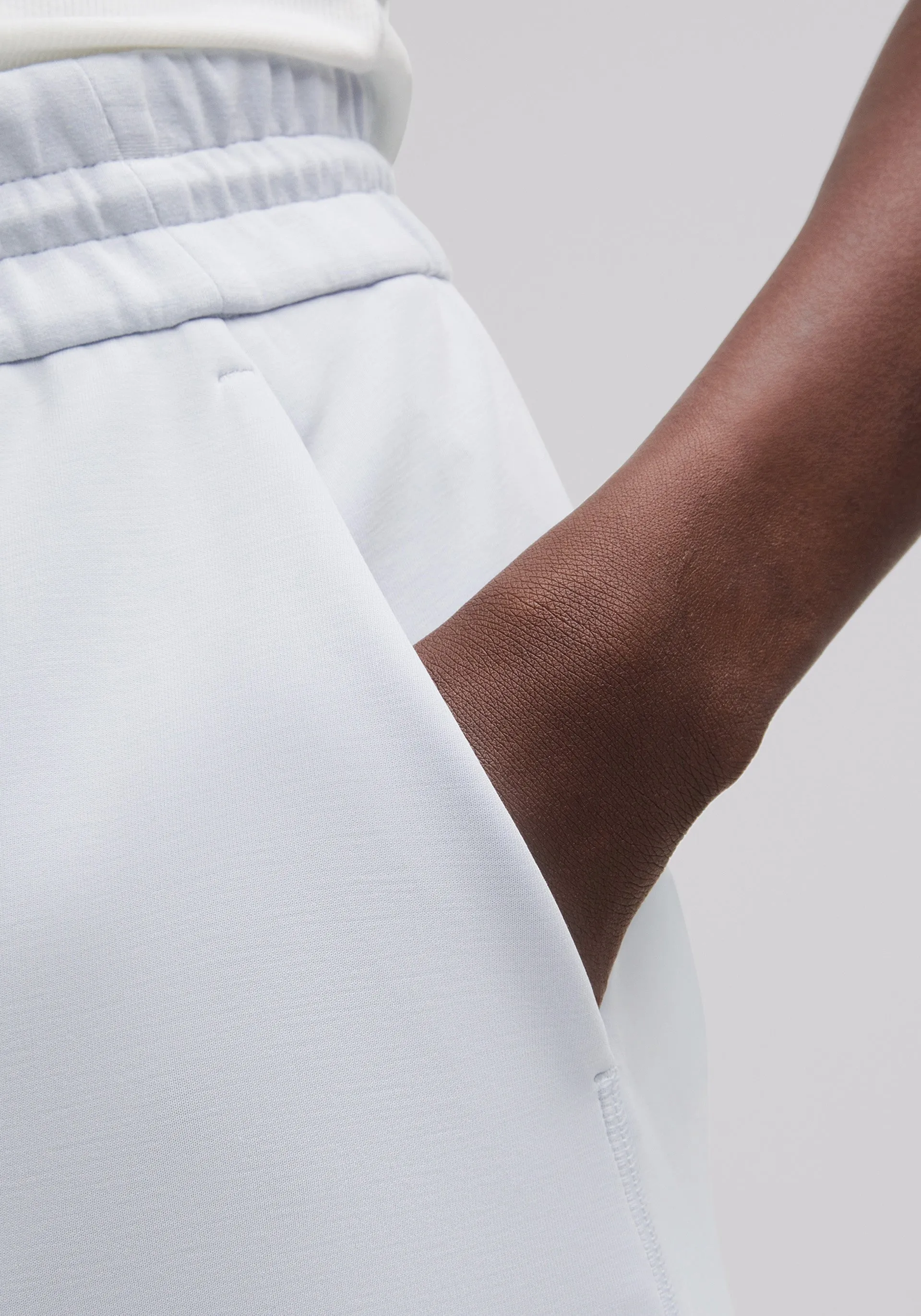 Windproof Design Softstreme High-Rise Short 4"