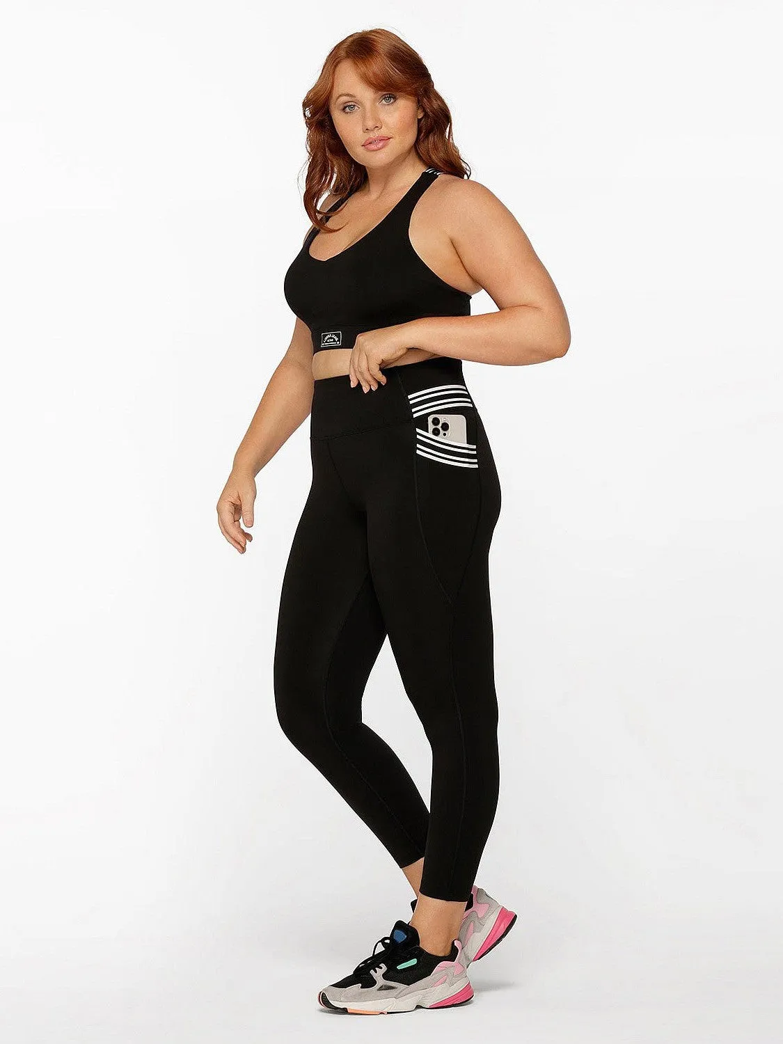 Swift Heritage Sports Bra Fitness Enthusiast Sneakers