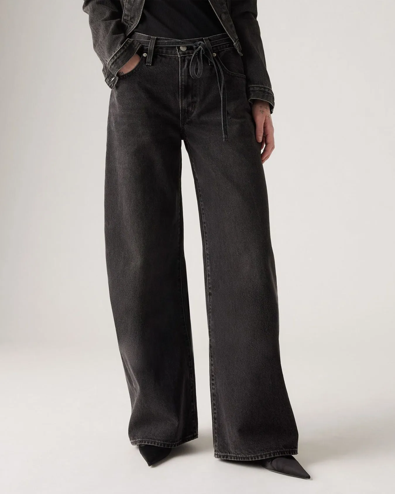 Levi's? Womens XL Straight Wide Leg Jeans - Influential Lady Stylish Casual Evening Stroll Smart Layer
