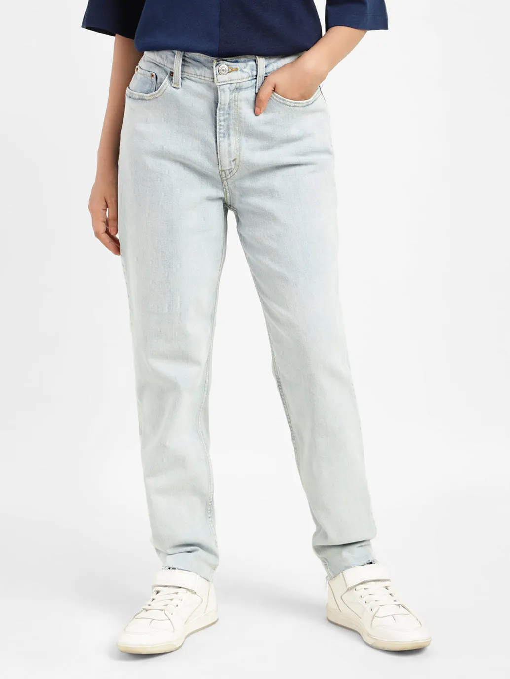 Women's 80s Mom Blue Loose Fit Mid Rise Jeans Neutral Loose City Outfit
