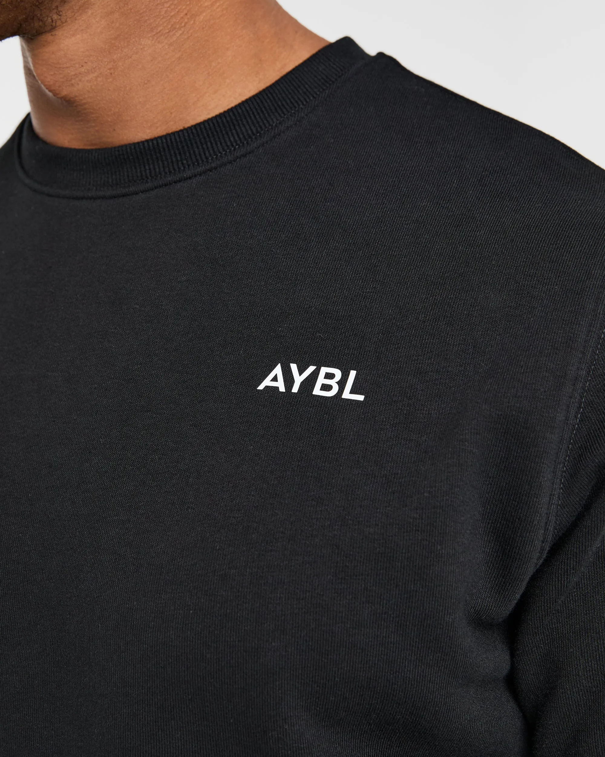Essential Lightweight Sweater - Black Compact Ribbed Cuffs Minimalist Look