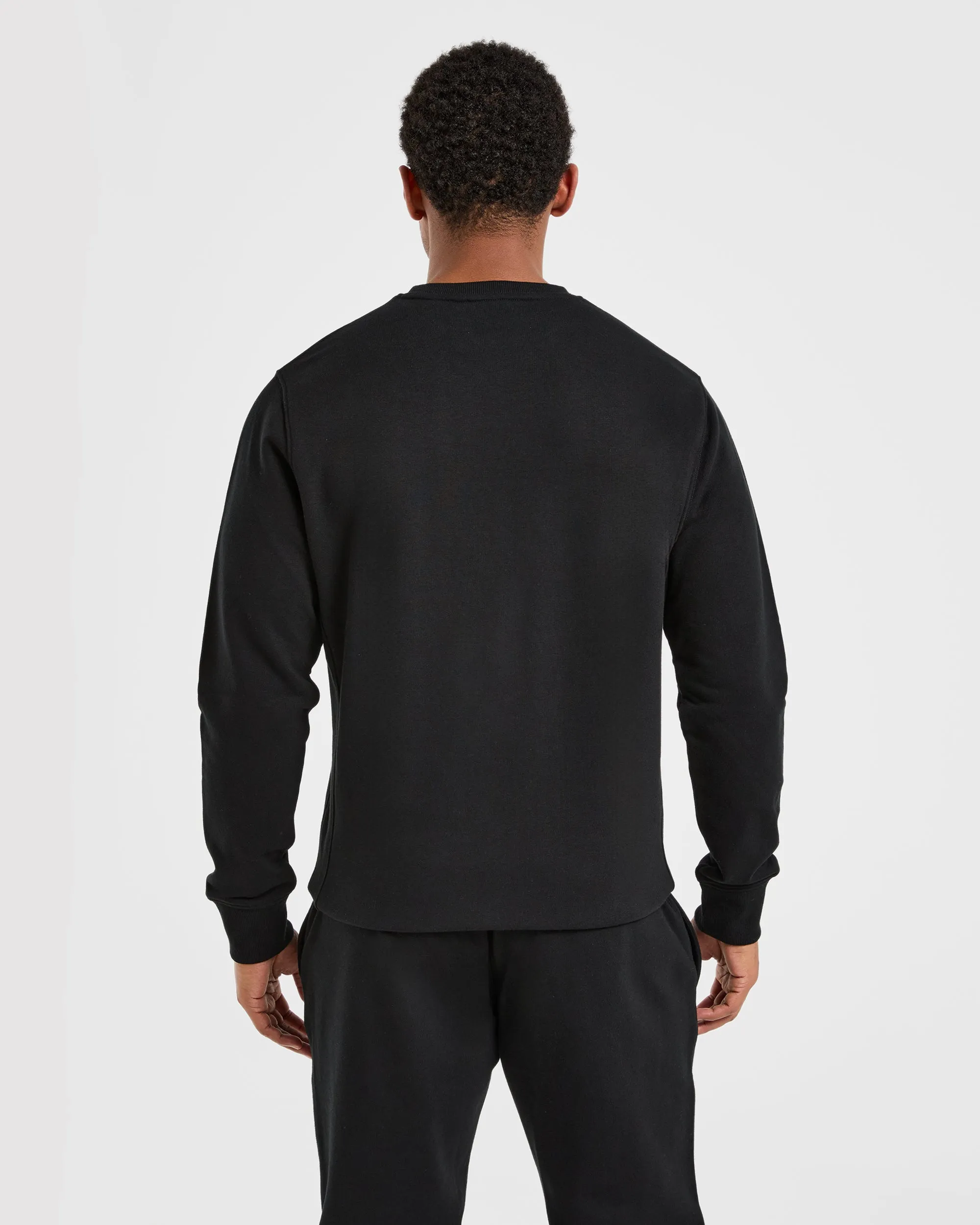 Valentine's Day look Essential Lightweight Sweater - Black