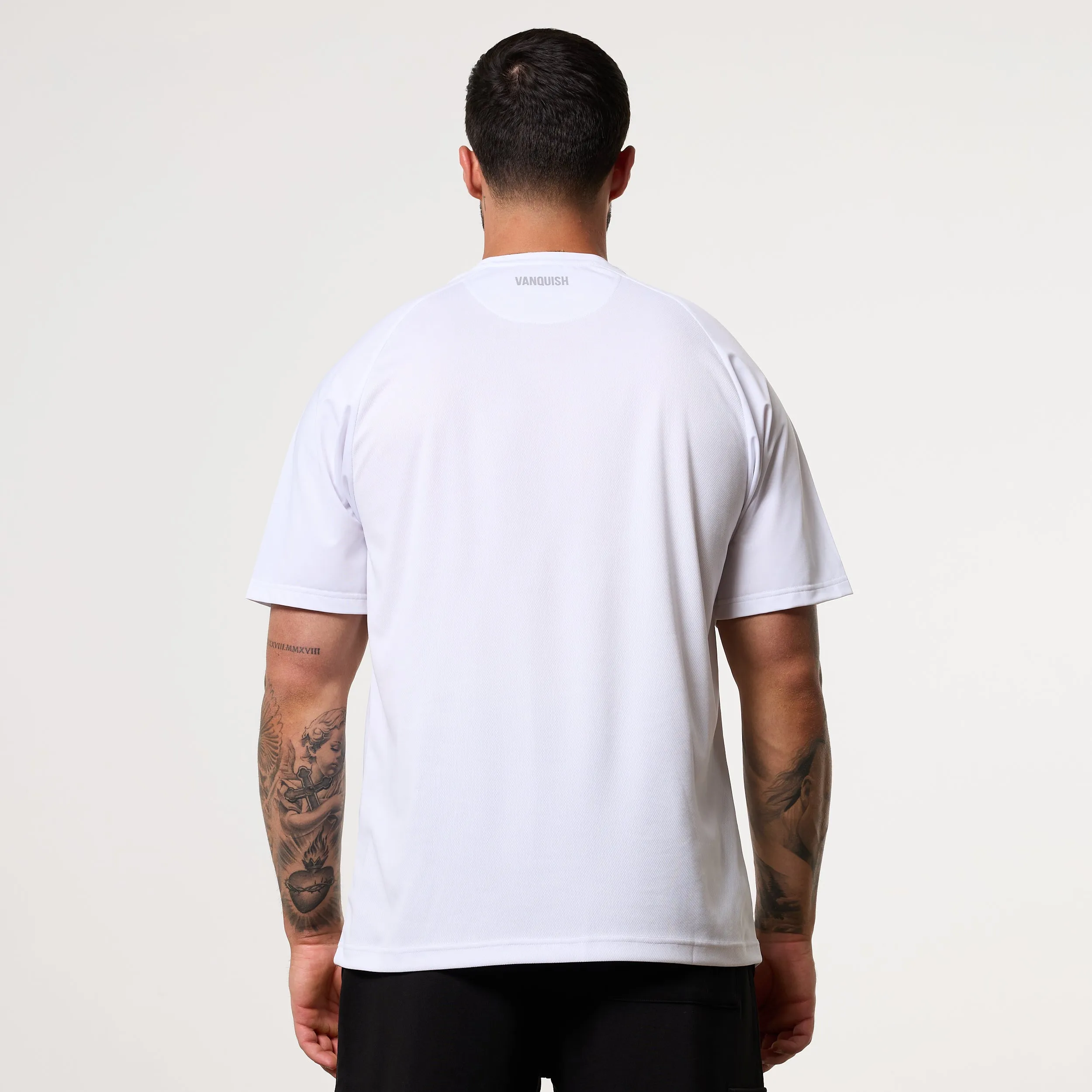 Street Trend Look UV Protection Fabric Vanquish Essential White Performance Oversized T Shirt