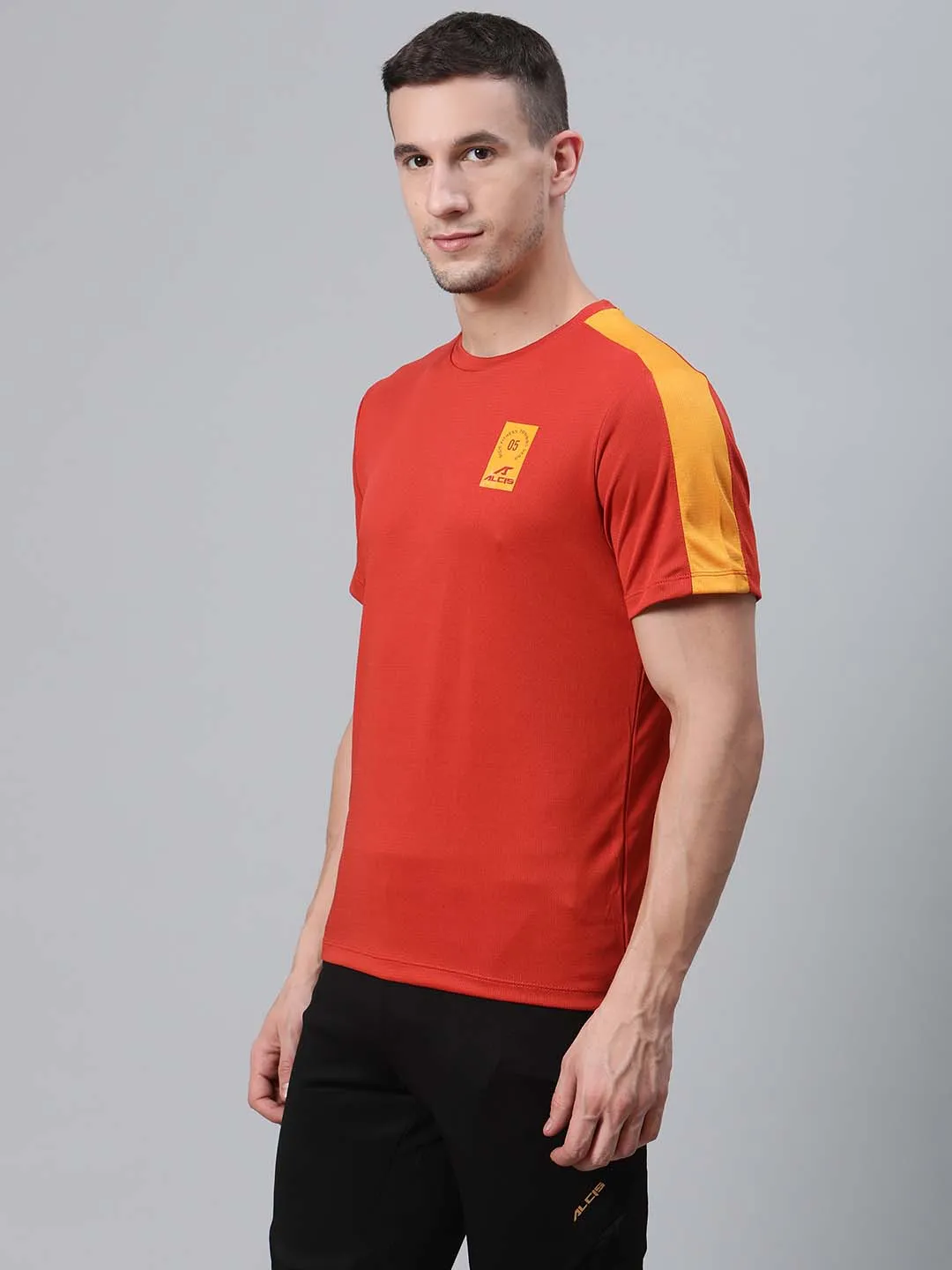 Alcis Men Rust Red Solid Round Neck Training T-shirt Shape Hug