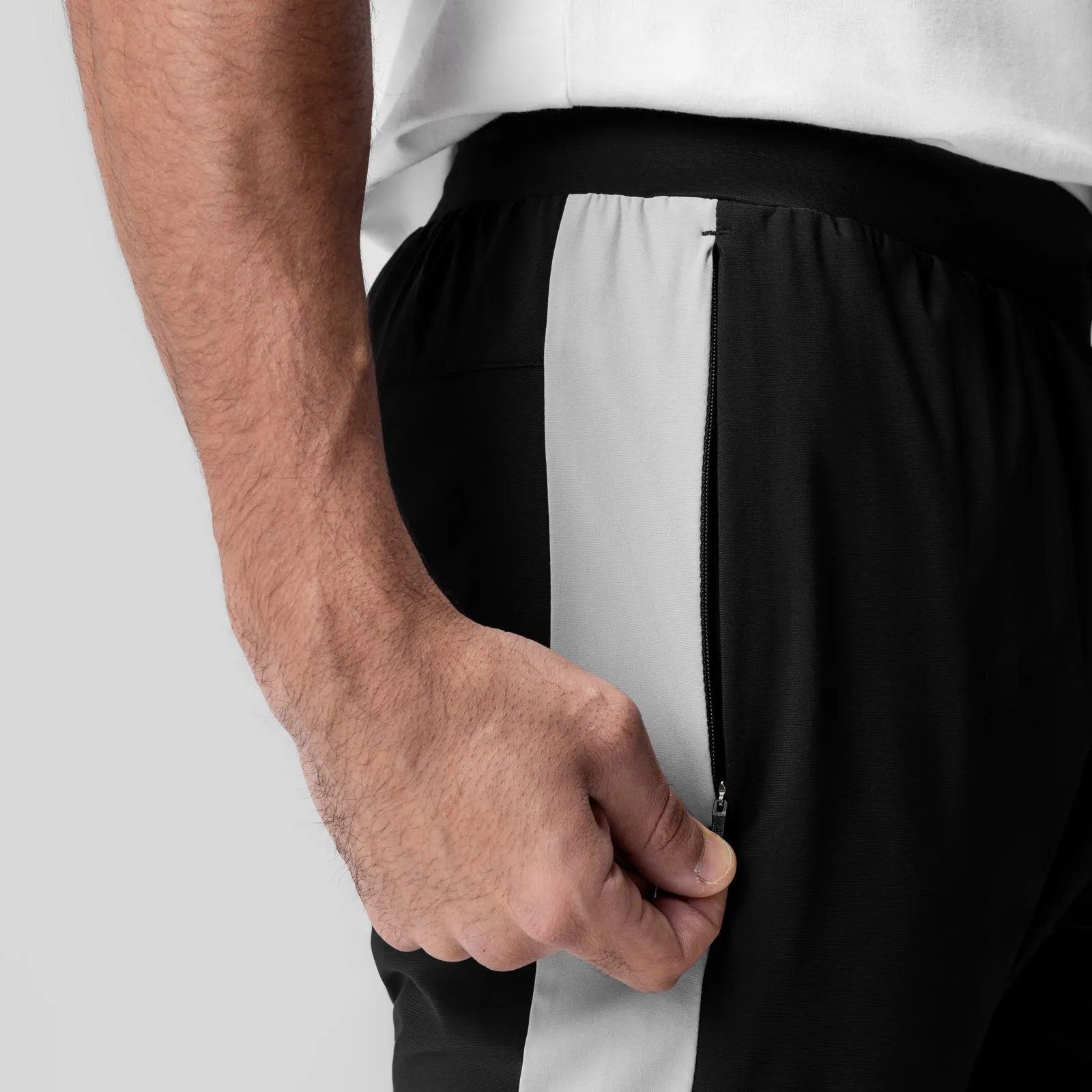 Quick Release Closure 1067. Tetra-Lite? Cuffed Training Jogger - Black