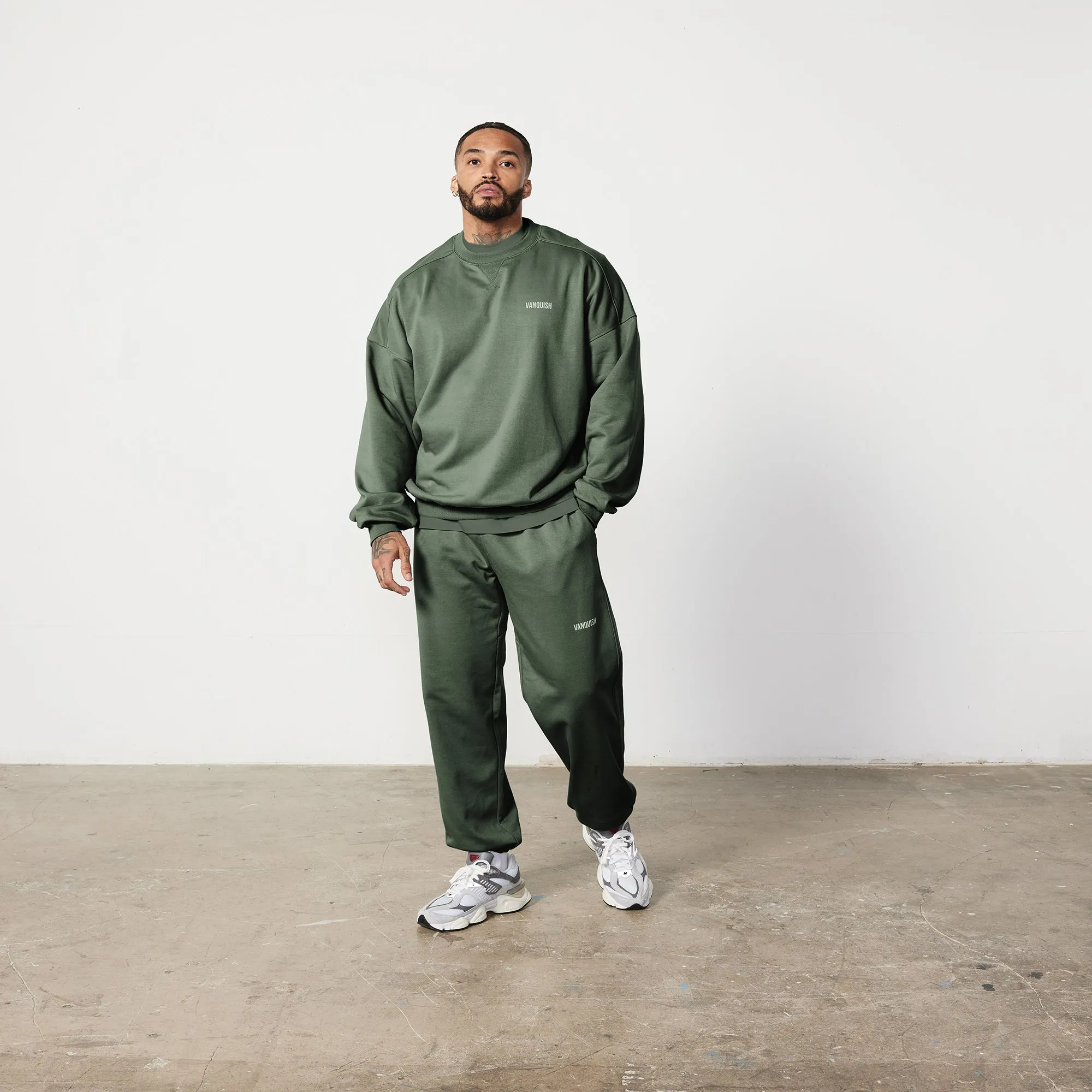 Vanquish Essential Forest Green Oversized Sweatpants TemperatureRegulation breath easy