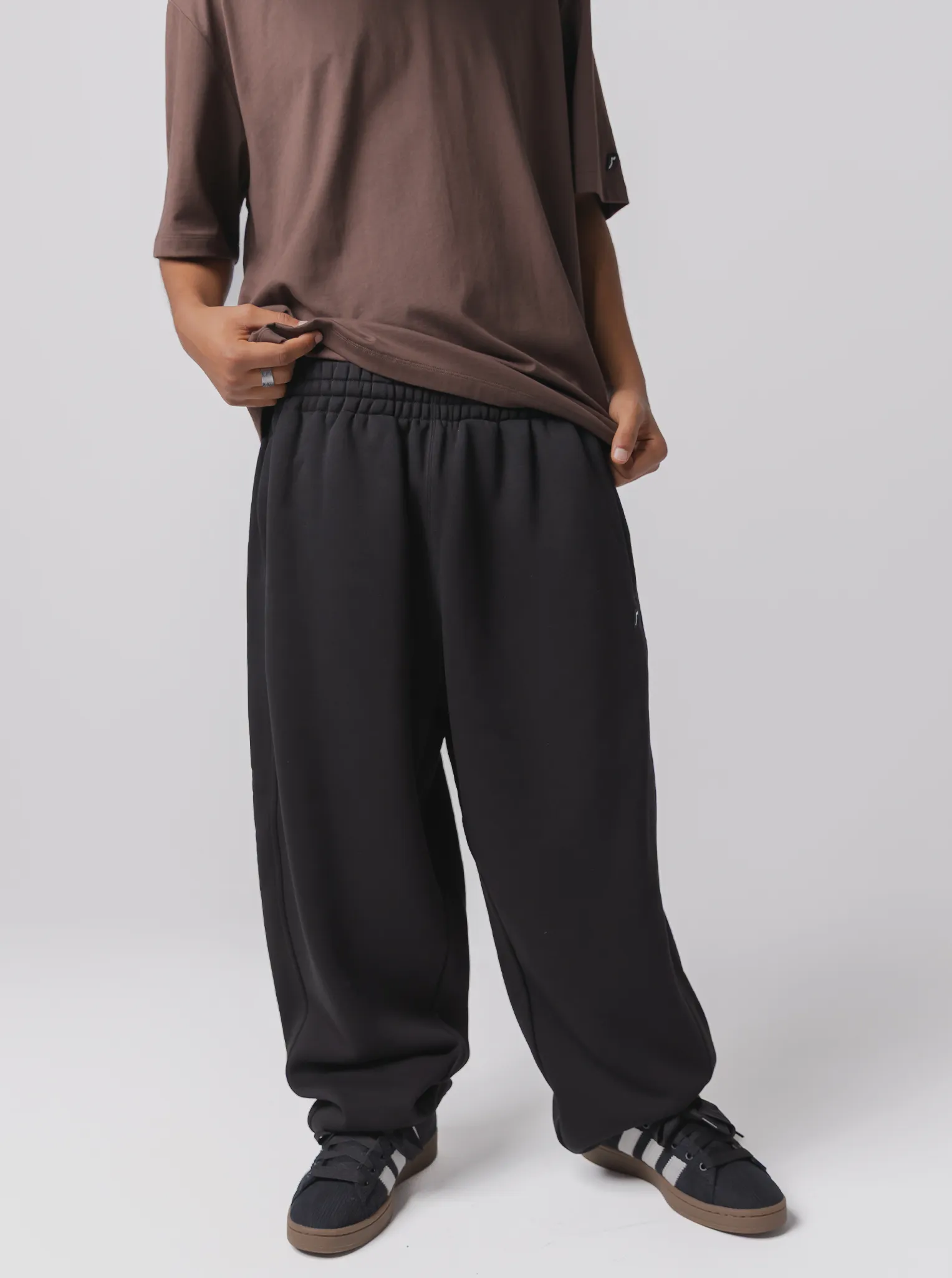 No Irritation Seams Outdoor Friendly Straight Sweatpant in Court Black