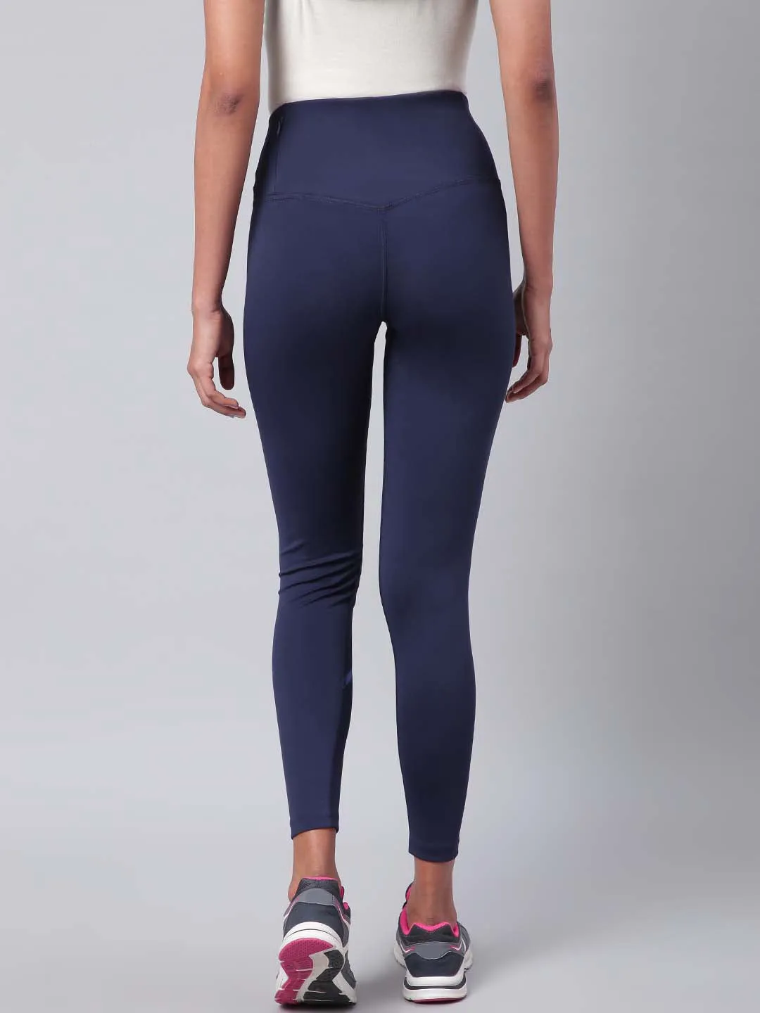 Fitness Lover Cycling Trip Classic Cut Alcis Women Navy Blue Solid Secure Fit Cropped Training Tights
