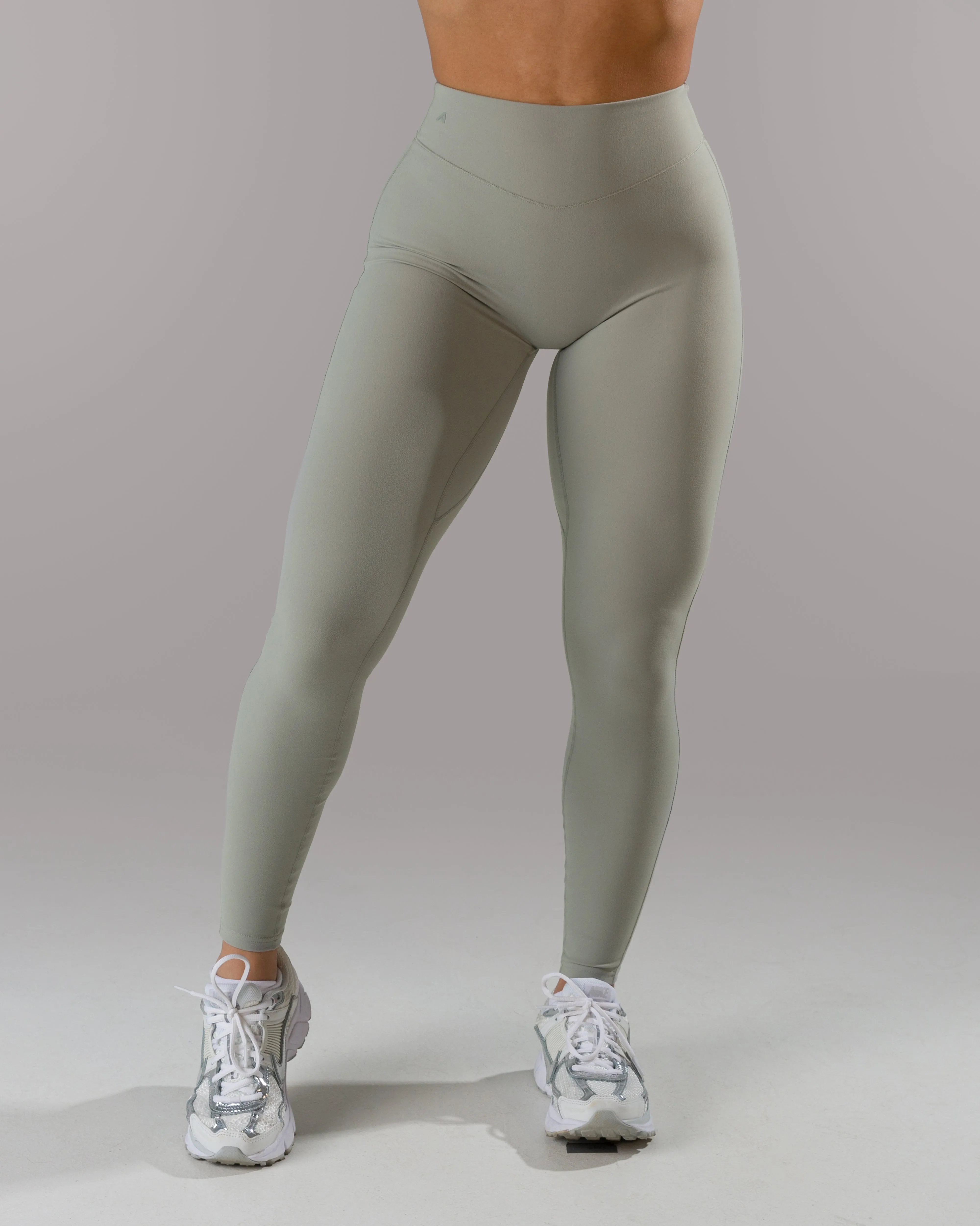 Dip Back Legging - Silver Airport Travel Active Lifestyle Smooth Lines