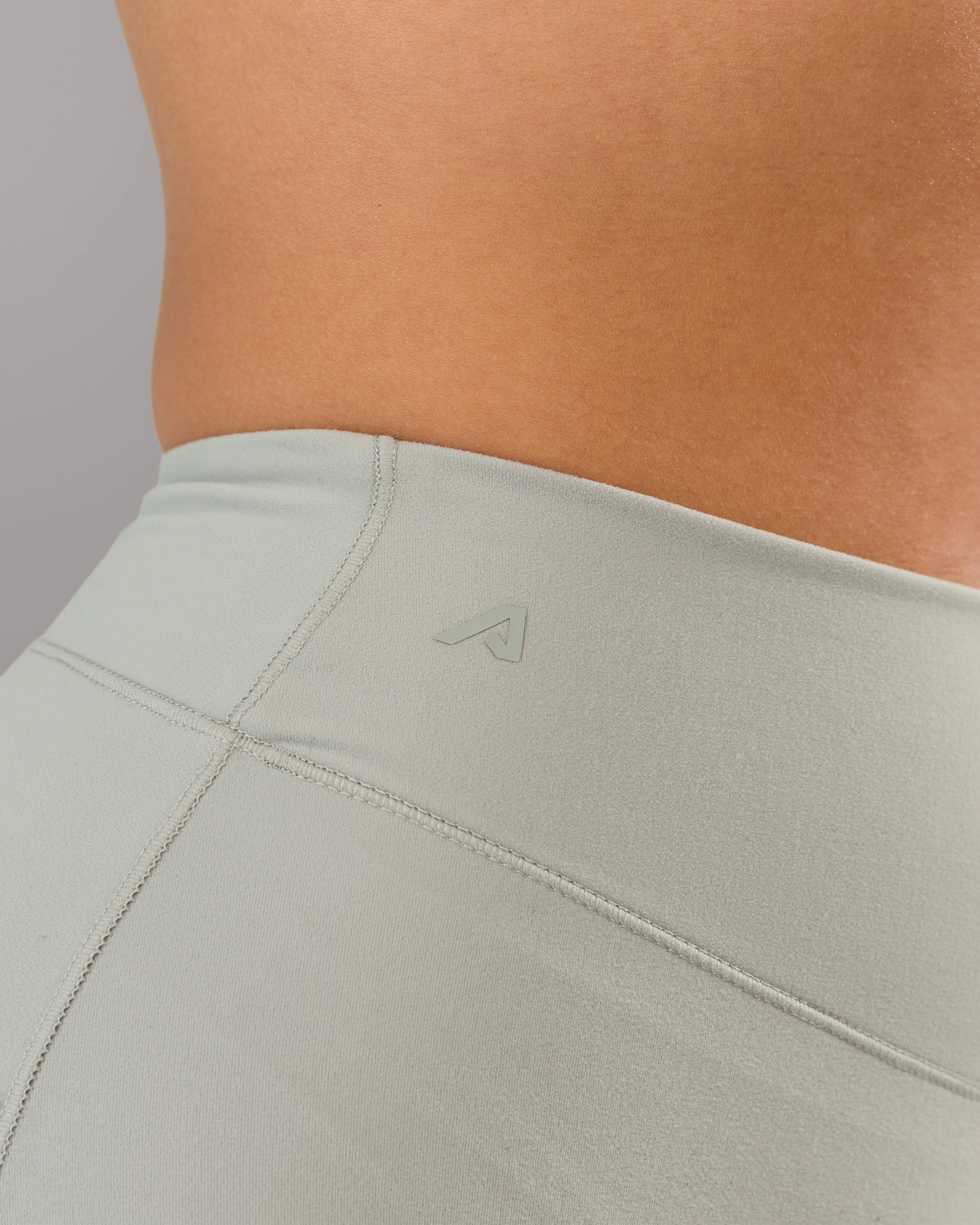Dip Back Legging - Silver Movement Essential Elastic Waistband Design