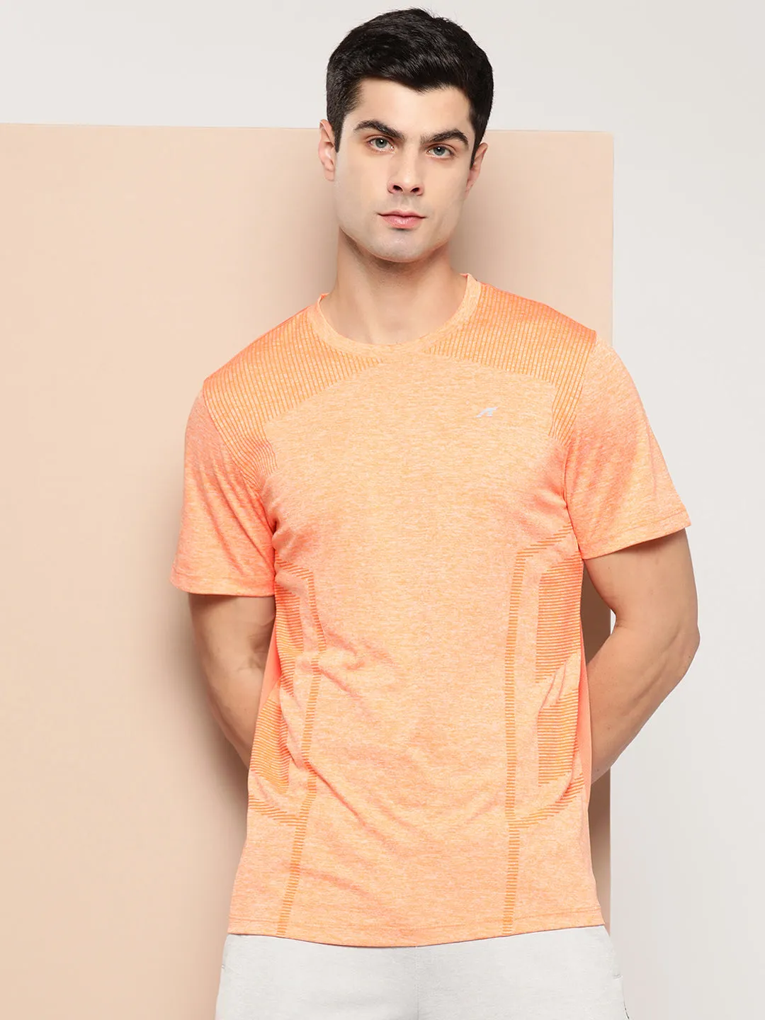 Easy Go Alcis Men Solid Slim Fit T-shirt