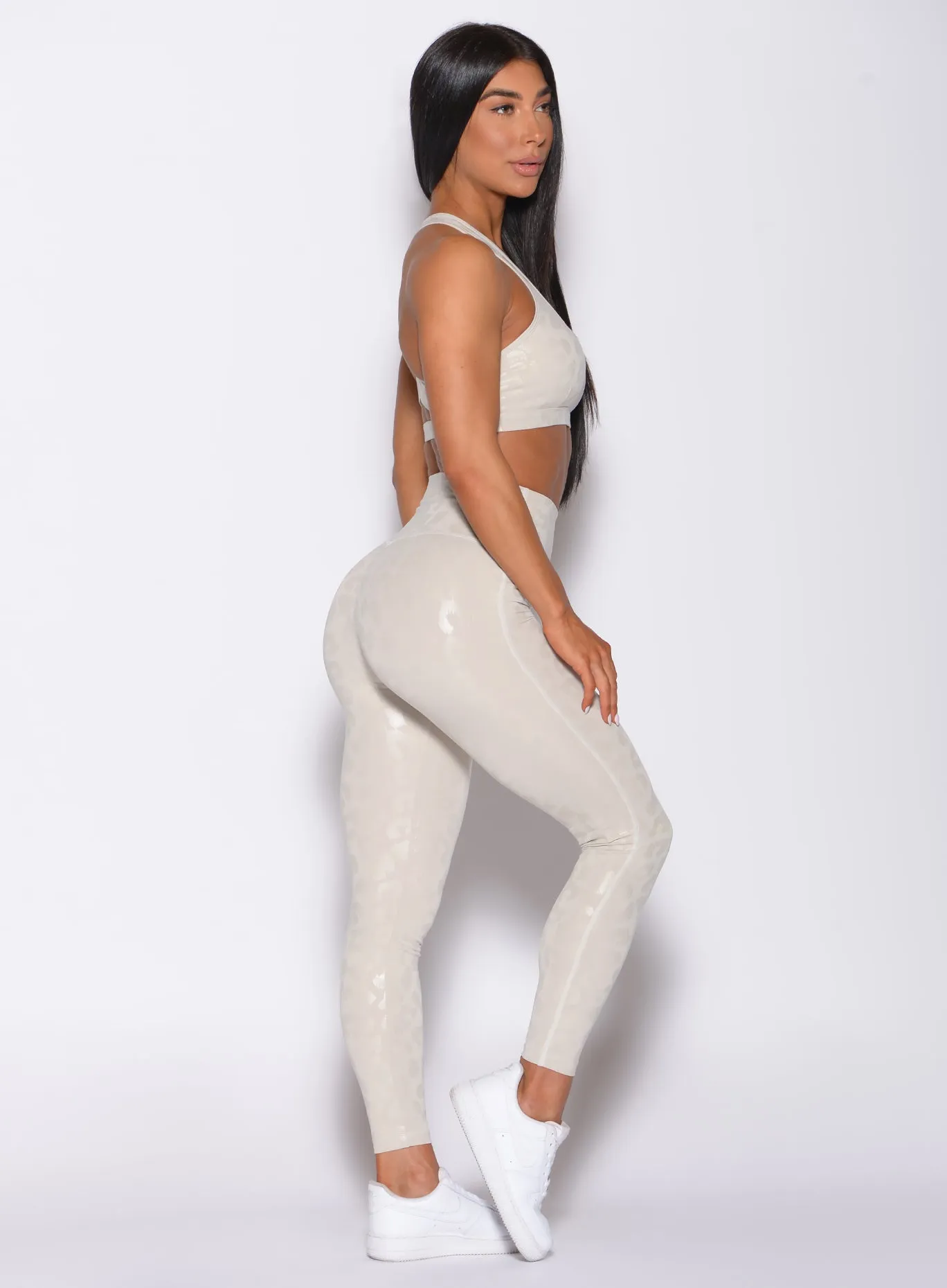 Tagless Labeling System Body Contour Shine Leopard Leggings