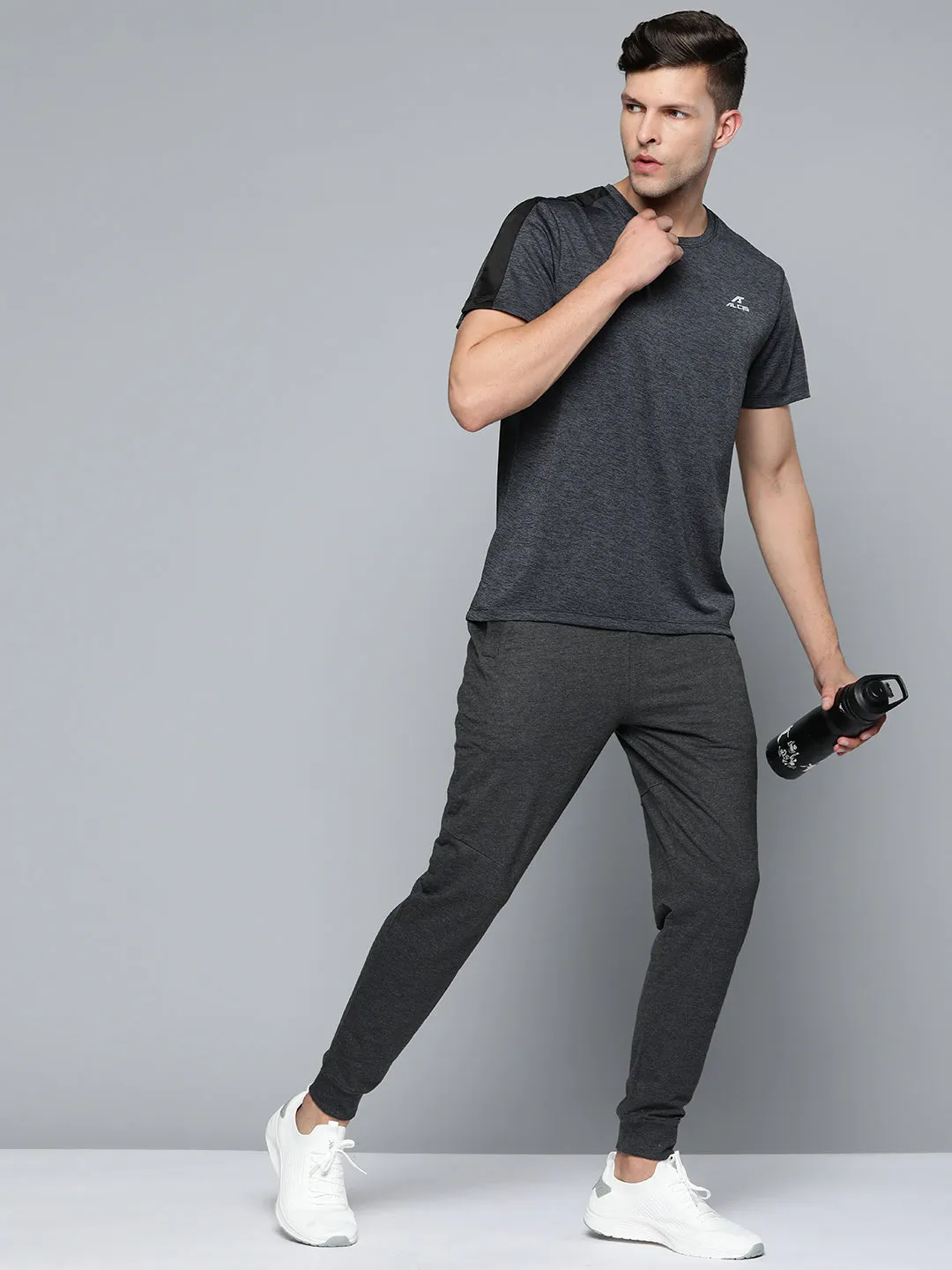 Alcis Men Black Solid Slim Fit T-shirt AbrasionFree Edging