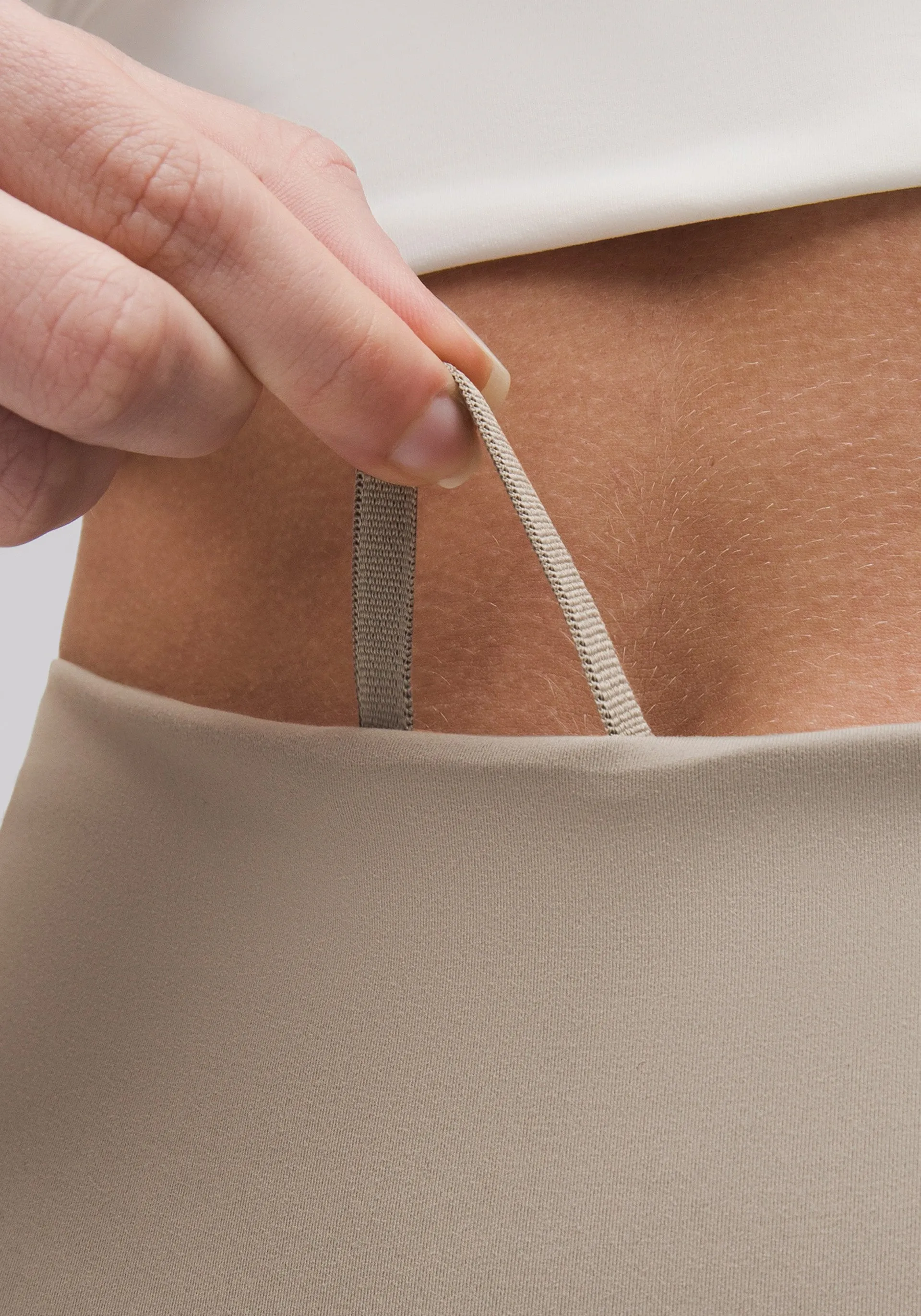 Sculpting Fit Ultra Soft Material Wunder Train Mesh Panel High-Rise Tight 25"