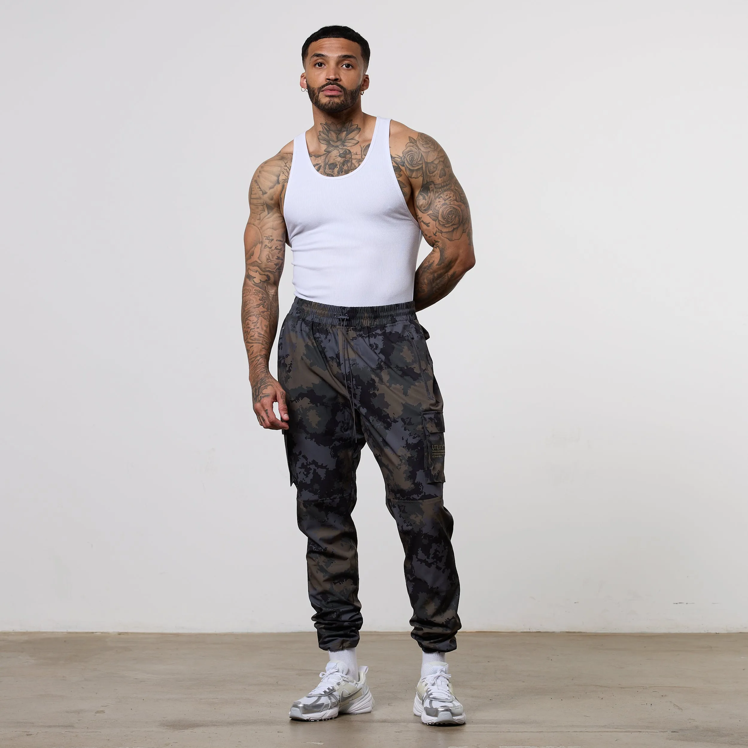 Vanquish Utility Brown Camo Tapered Cargo Pants Flexible Material Wear Resistant Fabric