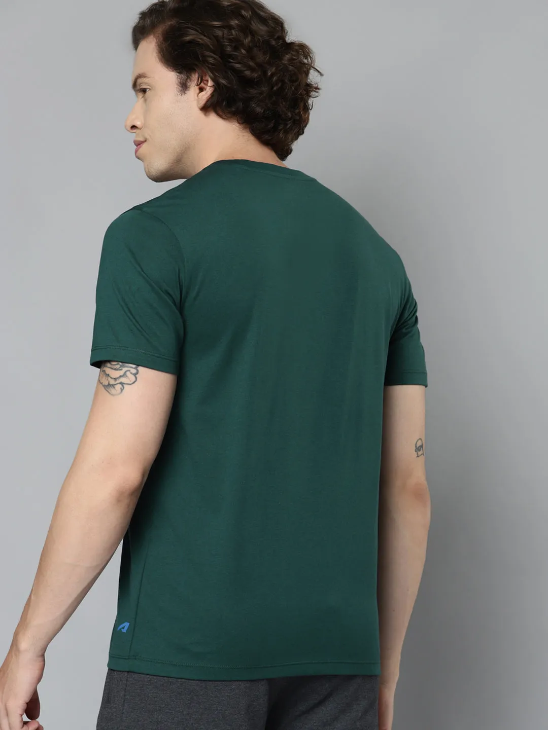 Digital Glow Alcis Men Green White Typography Printed Slim Fit T-shirt