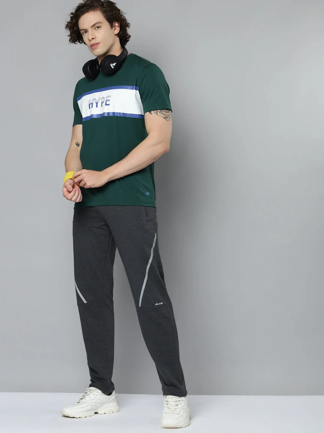 Alcis Men Green White Typography Printed Slim Fit T-shirt PunctureResistant Fabric Quick Wear