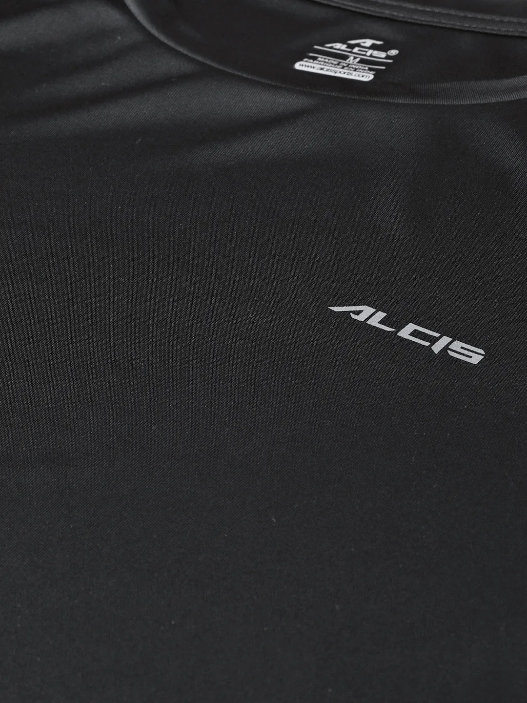 Alcis Men Black Slim Fit Solid Round Neck VIROPROTKT Training T-shirt Sun shield Flexible Material
