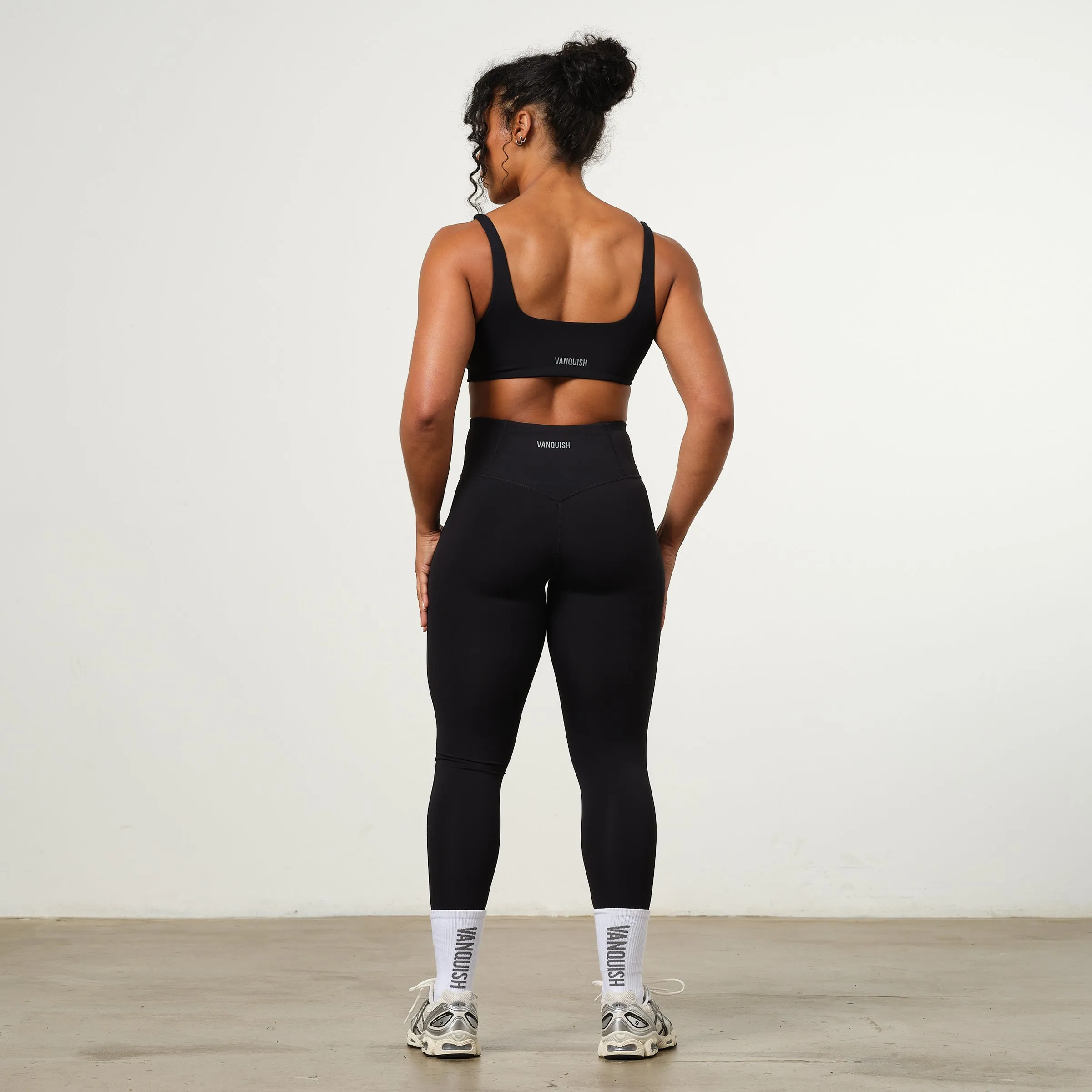 VANQUISH ENHANCE BLACK TWIST FRONT BRA Supportive Design Flexible Support