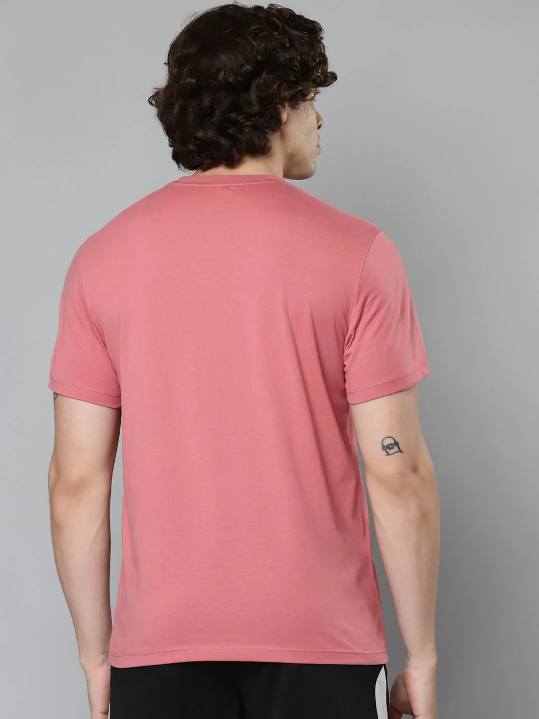 Halo Glow Alcis Men Pink Typography Printed Slim Fit Running T-shirt