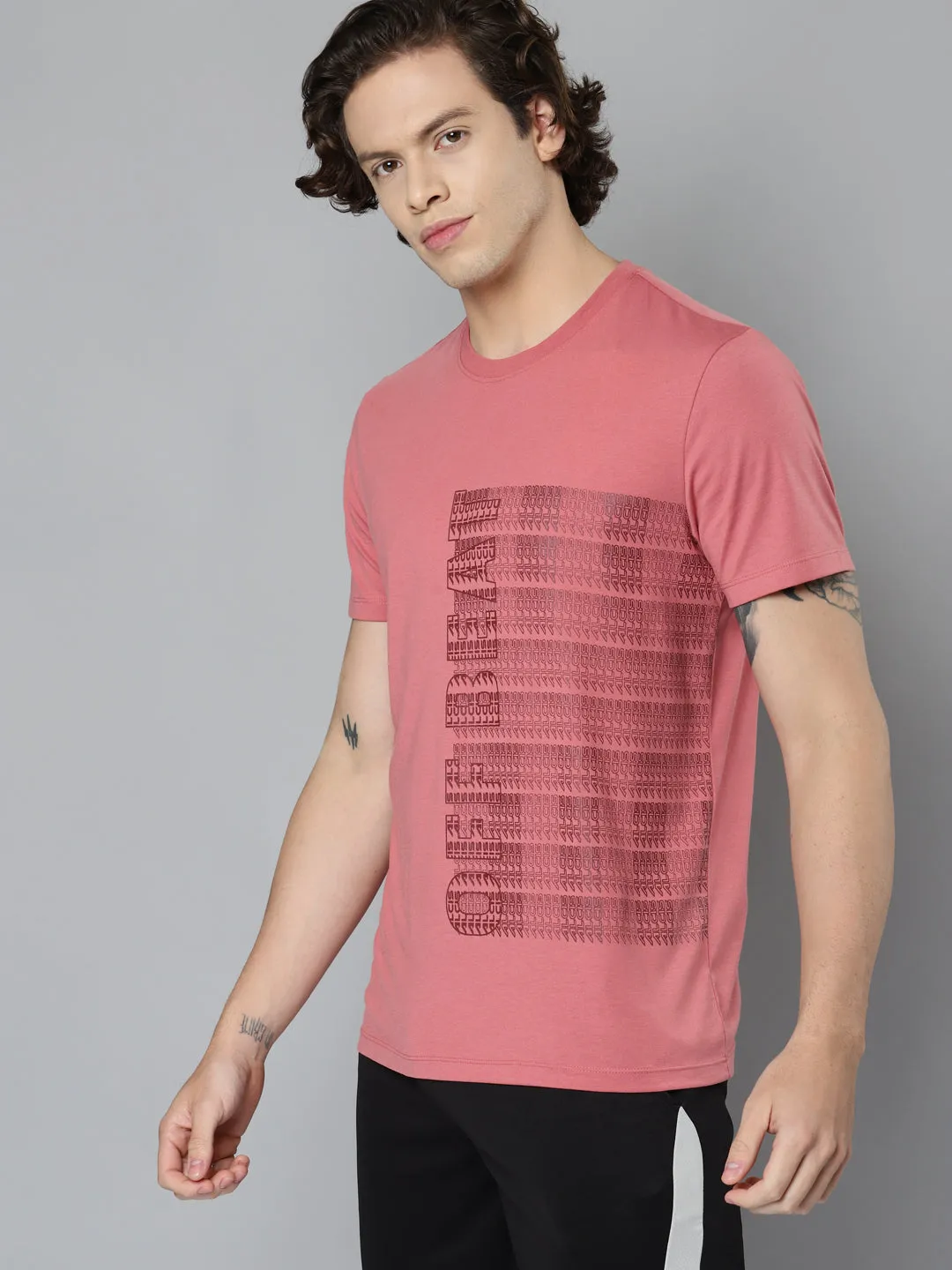 FourWay Stretch WaterRepellent Surface Alcis Men Pink Typography Printed Slim Fit Running T-shirt